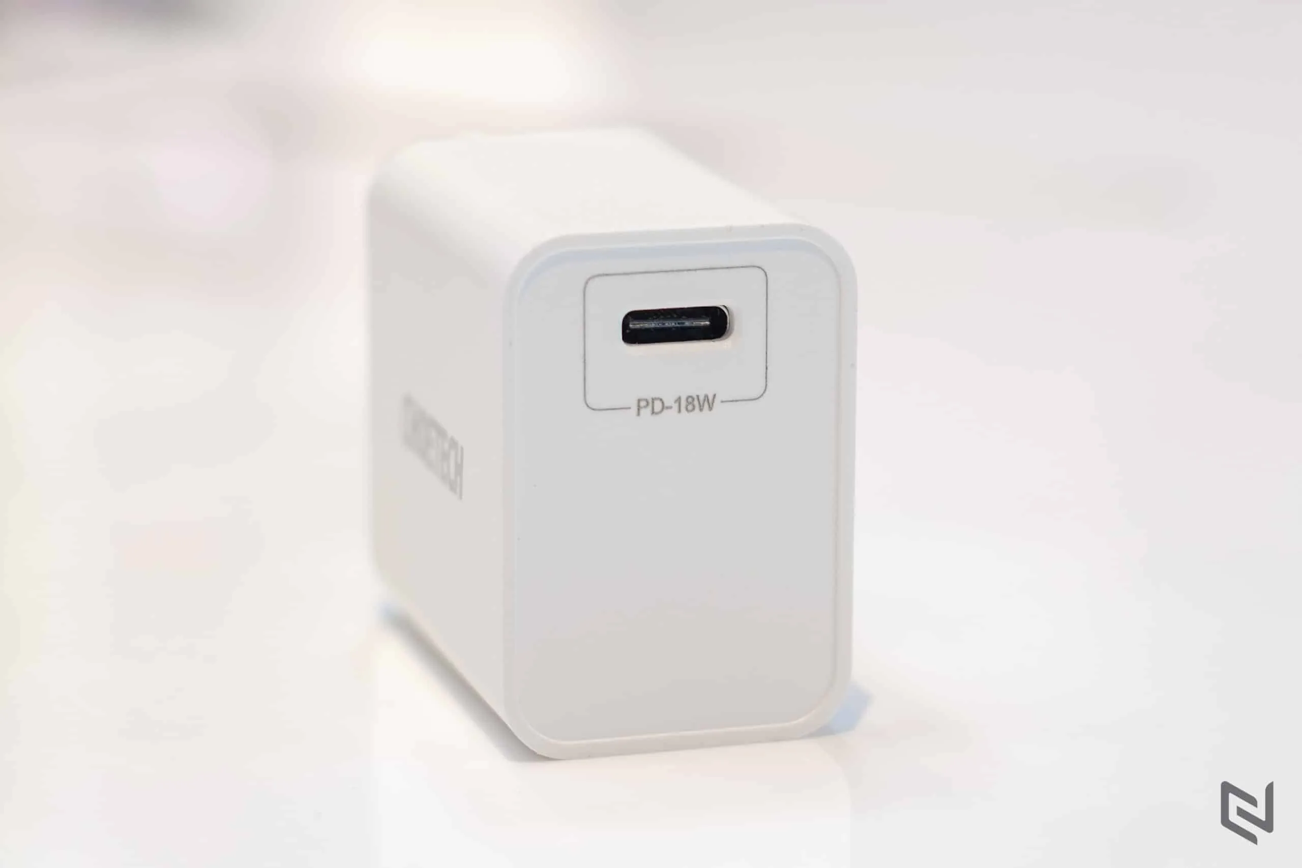 Trên tay CHOETECH USB C Charger 18W - Thiết kế mới gọn hơn, cổng USB-C 18W PD Quickcharge 3.0
