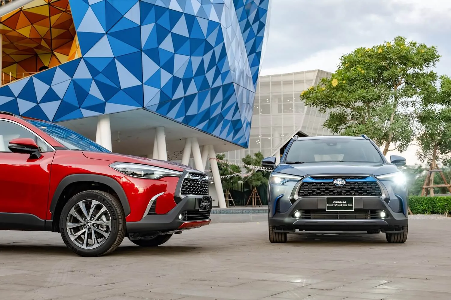 Toyota Corolla ra mắt tại Việt Nam với động cơ Hybrid, mẫu SUV đô thị tiên phong
