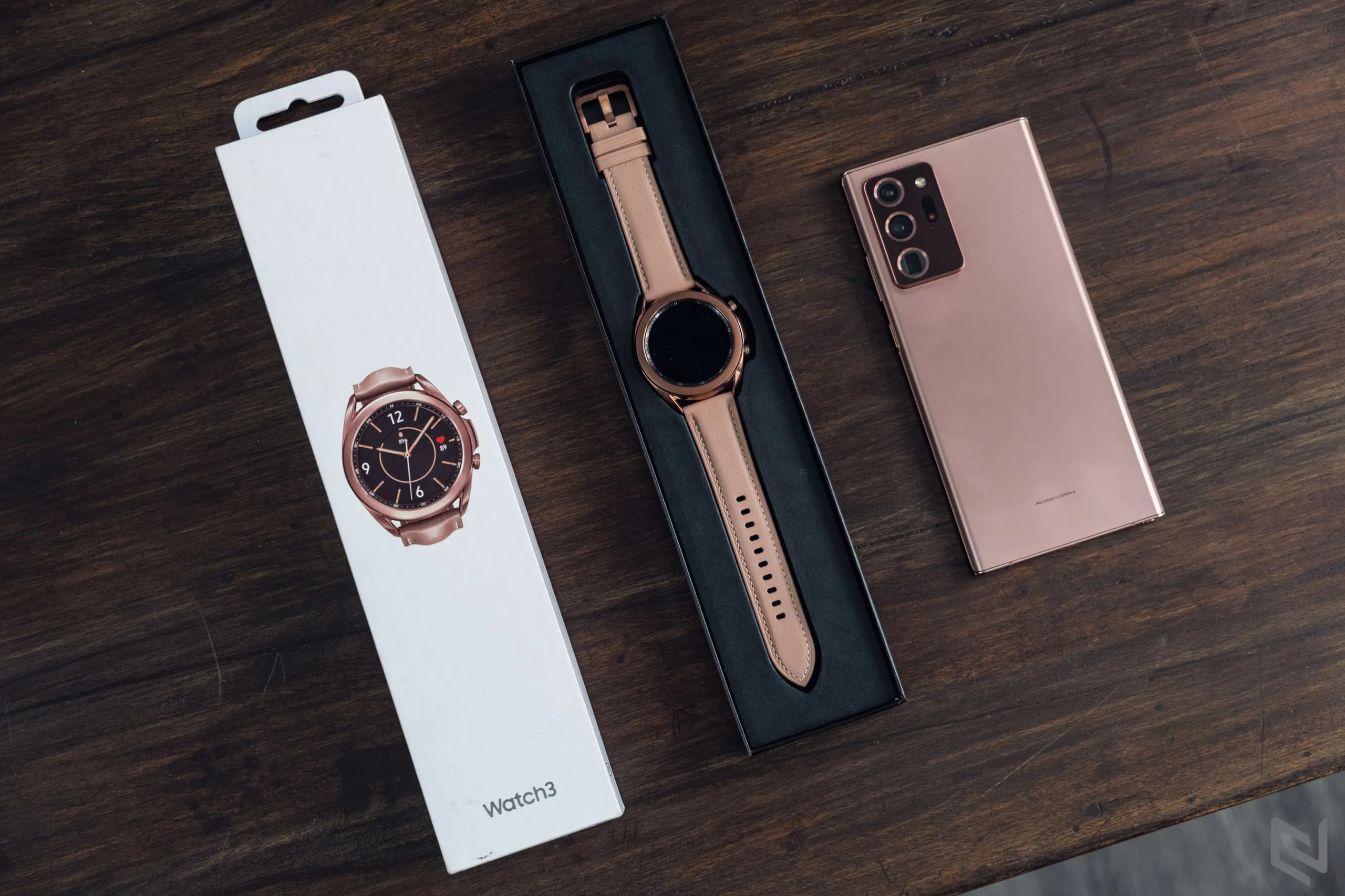 Mở hộp Samsung Galaxy Watch3: Màu Mystic sang trọng, vòng bezel cơ tối ưu trải nghiệm
