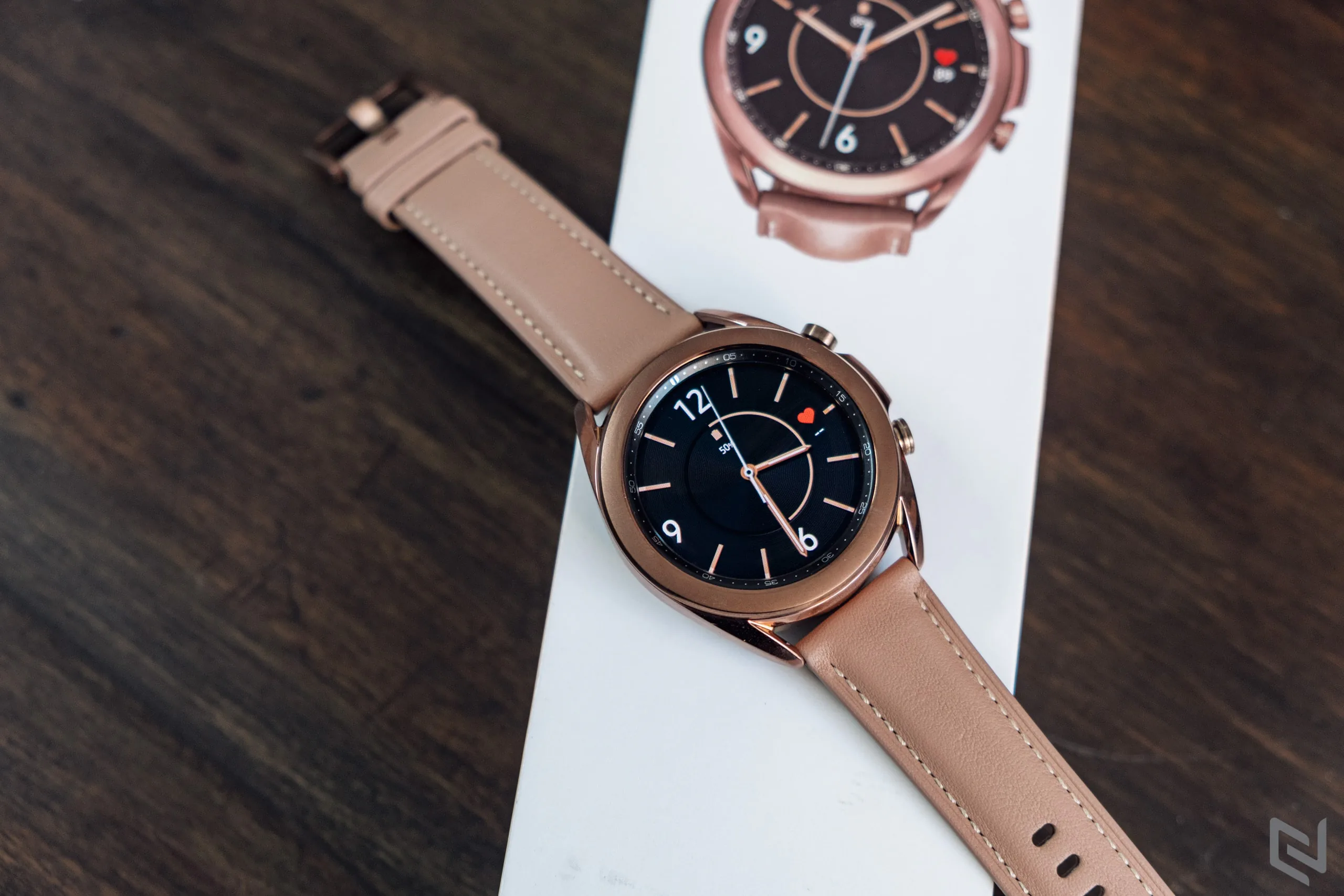 Mở hộp Samsung Galaxy Watch3: Màu Mystic sang trọng, vòng bezel cơ tối ưu trải nghiệm