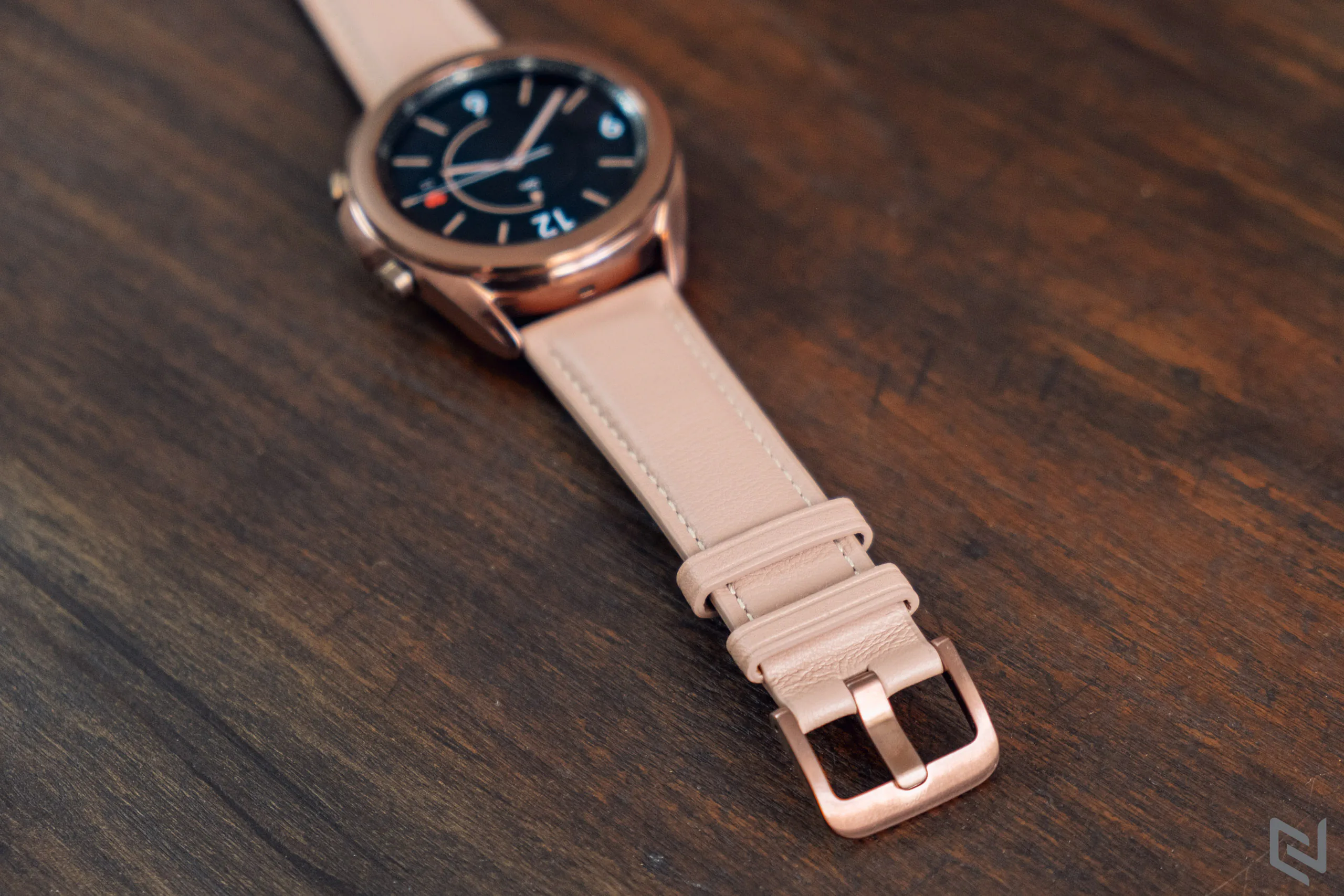 Mở hộp Samsung Galaxy Watch3: Màu Mystic sang trọng, vòng bezel cơ tối ưu trải nghiệm