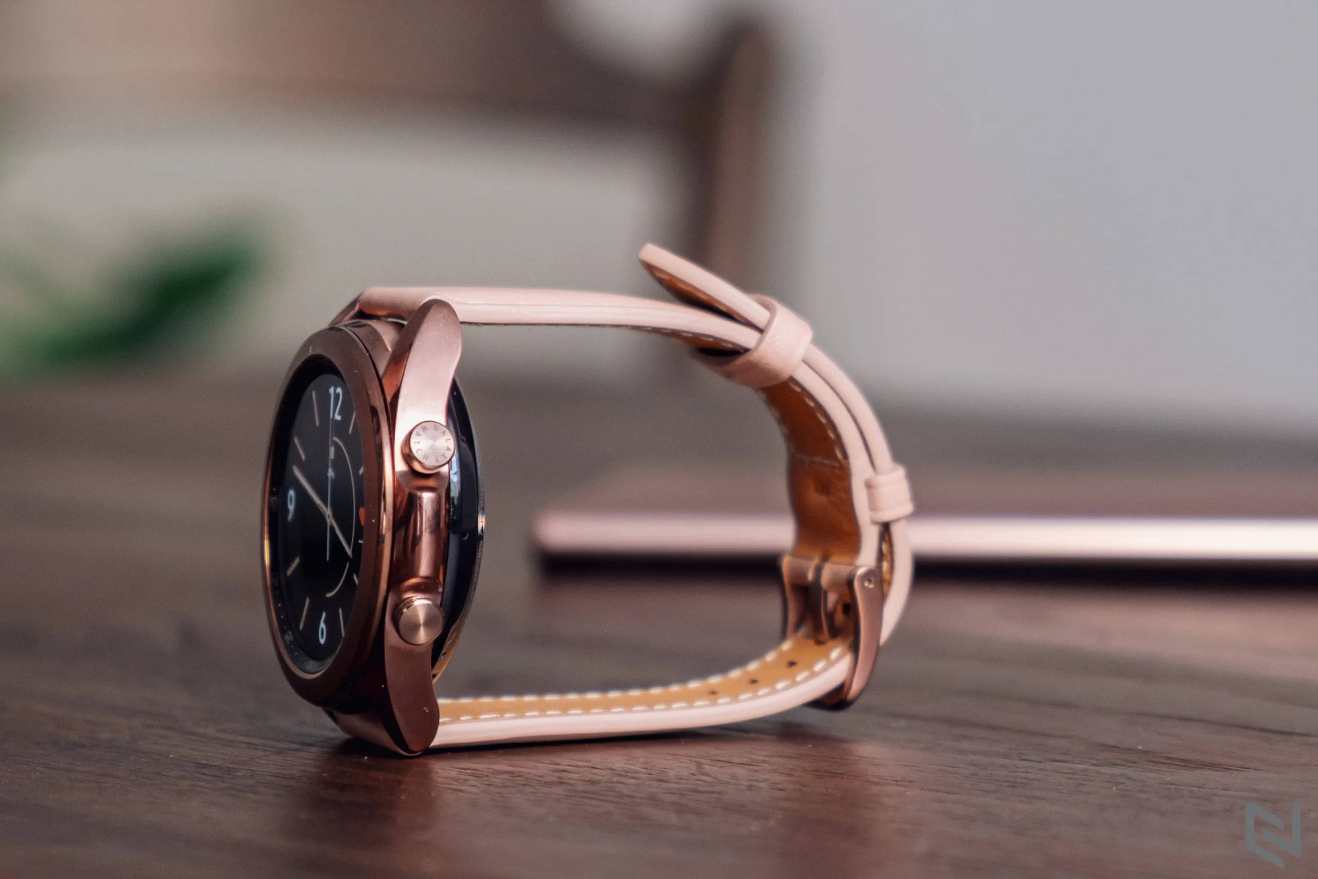 Mở hộp Samsung Galaxy Watch3: Màu Mystic sang trọng, vòng bezel cơ tối ưu trải nghiệm