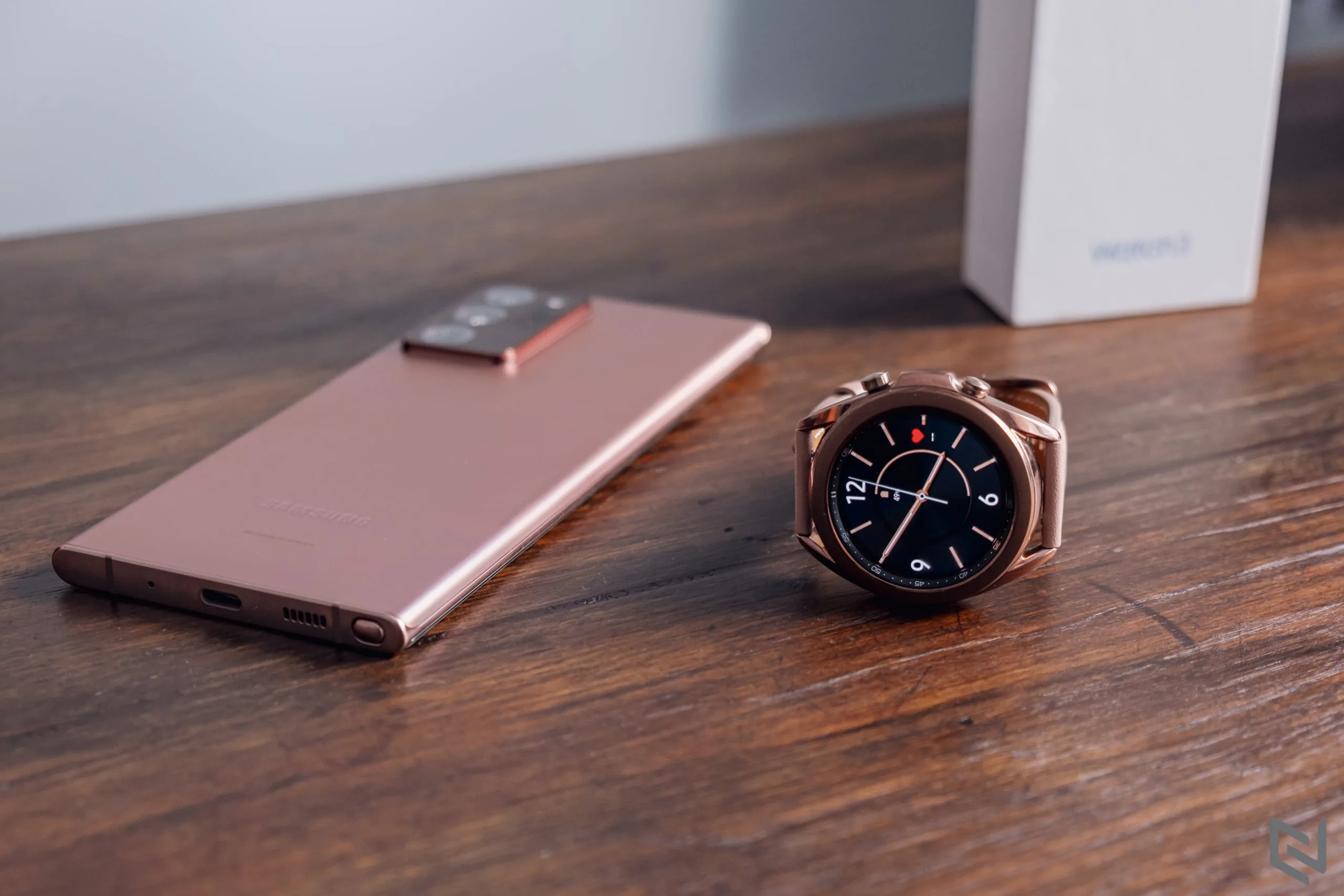 Mở hộp Samsung Galaxy Watch3: Màu Mystic sang trọng, vòng bezel cơ tối ưu trải nghiệm