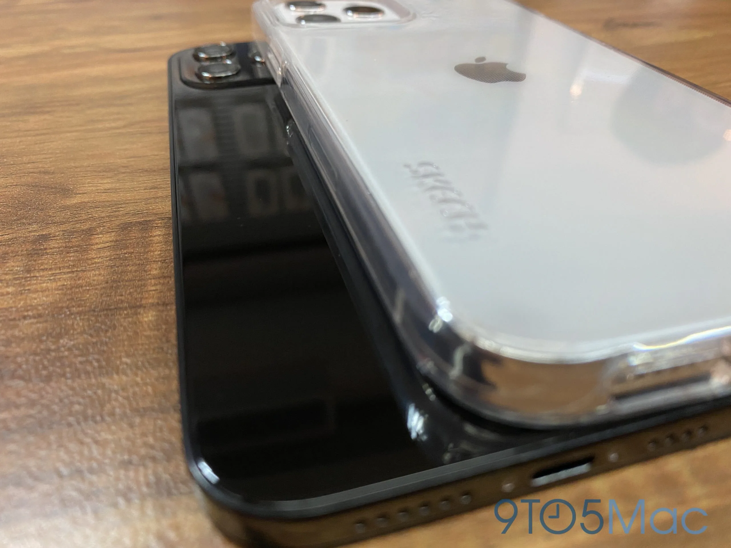 Các mẫu iPhone 12 dummy mới xuất hiện và càng giống với iPhone 4 hơn