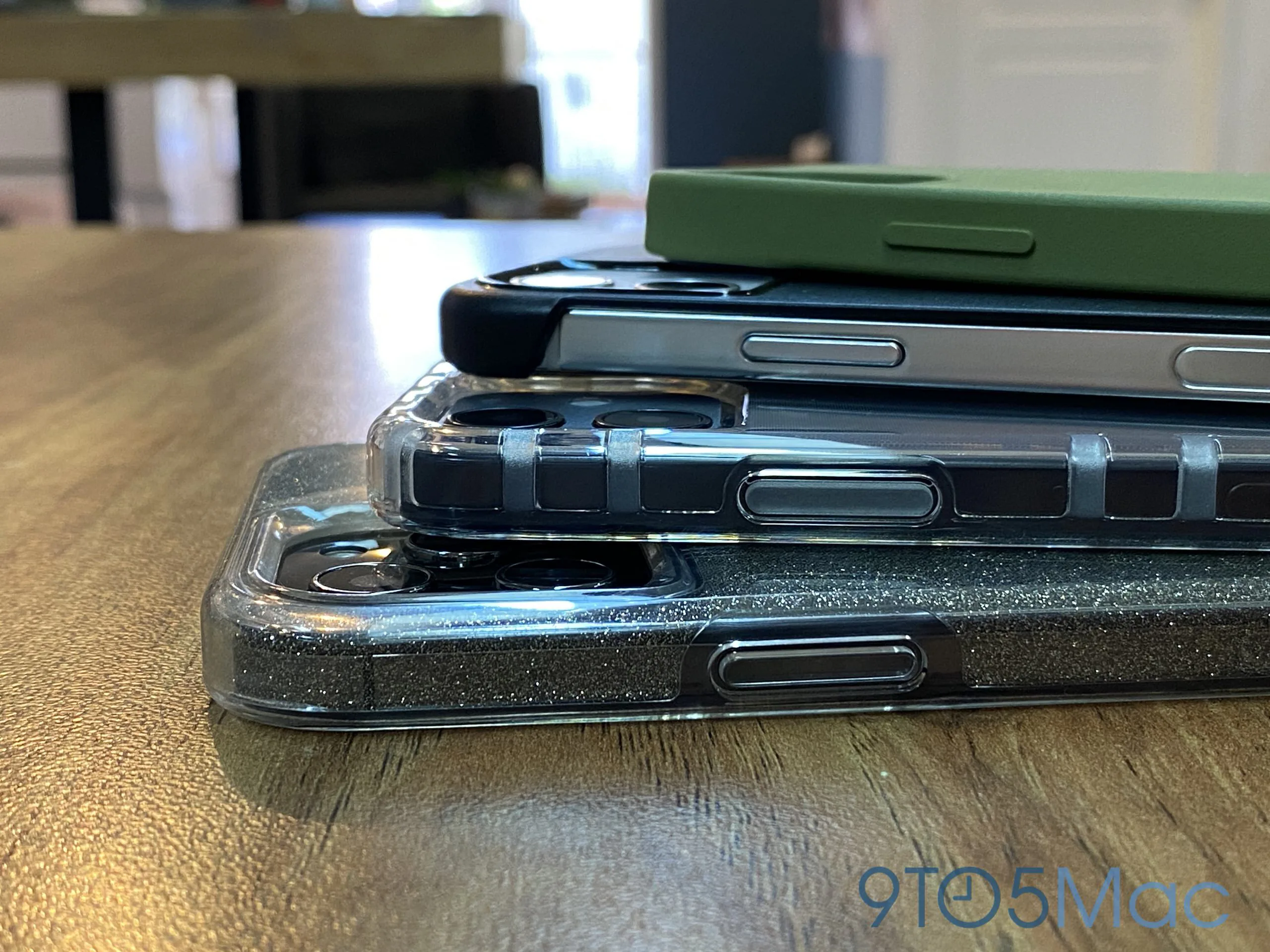 Các mẫu iPhone 12 dummy mới xuất hiện và càng giống với iPhone 4 hơn