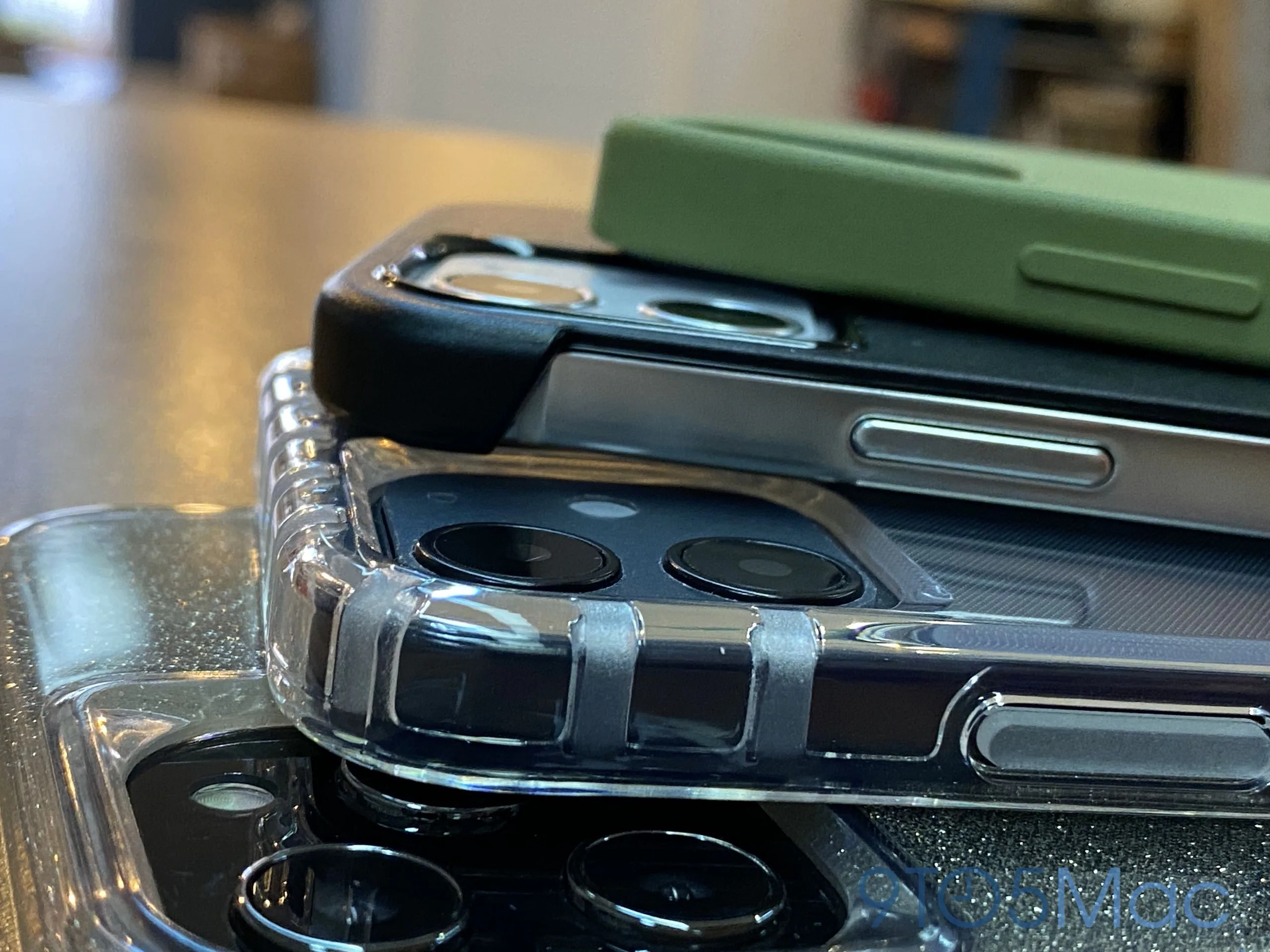 Các mẫu iPhone 12 dummy mới xuất hiện và càng giống với iPhone 4 hơn
