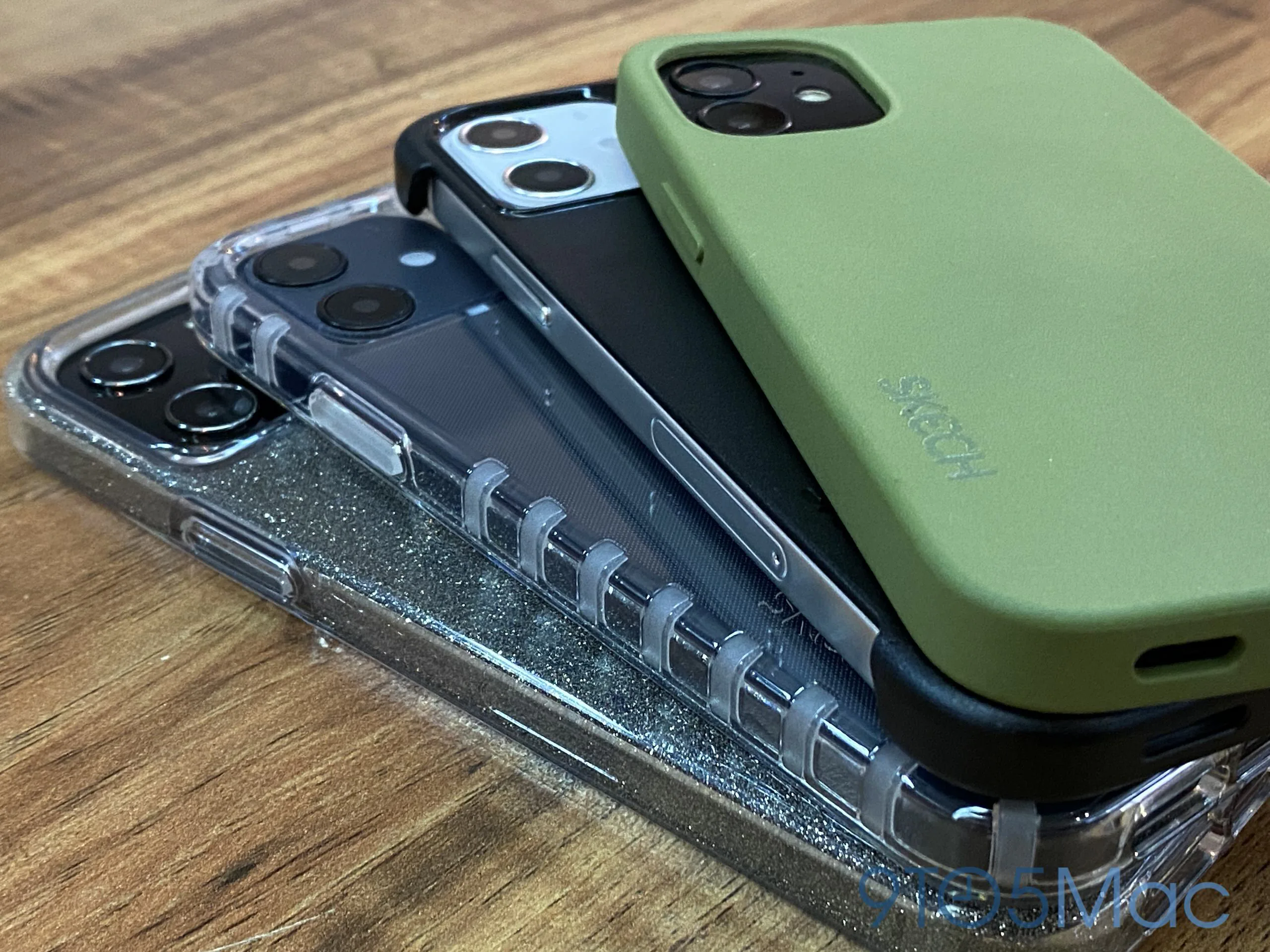 Các mẫu iPhone 12 dummy mới xuất hiện và càng giống với iPhone 4 hơn