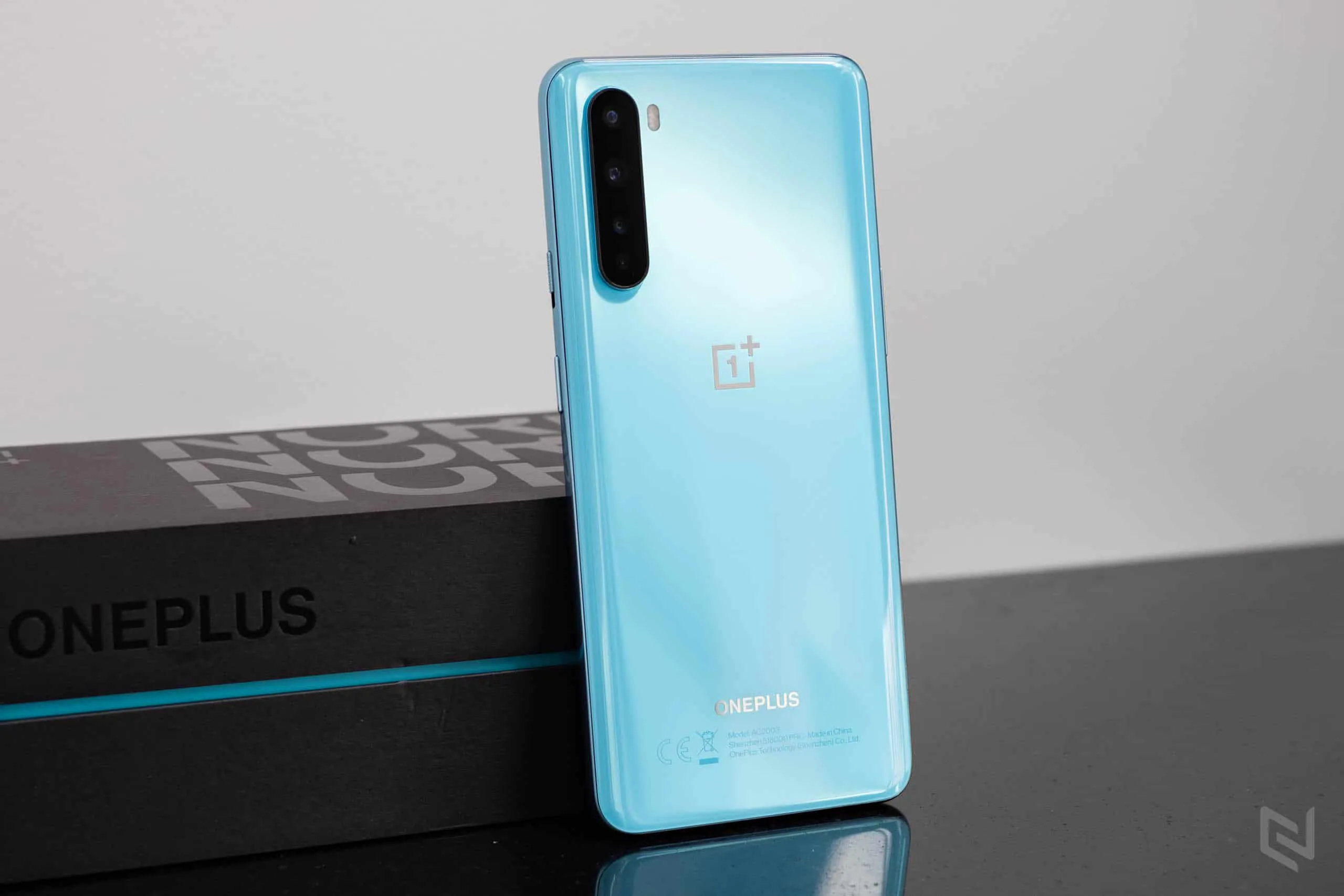 Mở hộp OnePlus Nord 5G - Kết nối 5G, ngoại hình bắt mắt, hiệu năng mạnh mẽ với Snapdragon 765G và 4 camera
