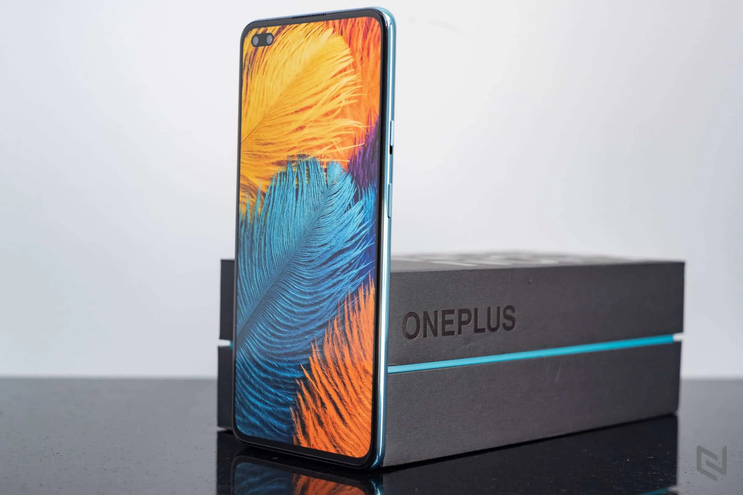 Mở hộp OnePlus Nord 5G - Kết nối 5G, ngoại hình bắt mắt, hiệu năng mạnh mẽ với Snapdragon 765G và 4 camera