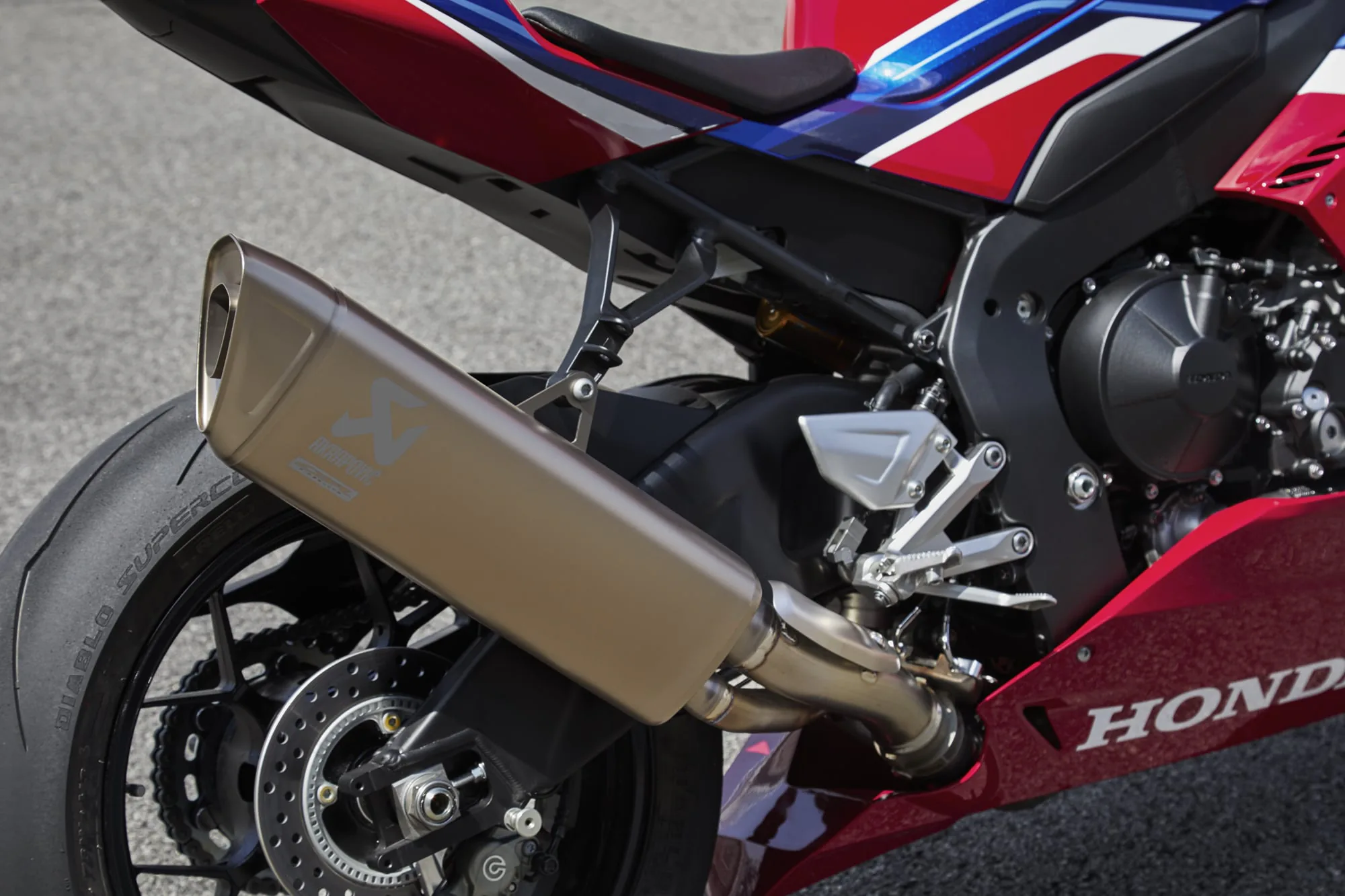 Honda CBR1000RR-R Fireblade và Fireblade SP ra mắt tại Việt Nam, giá gần 1 tỷ