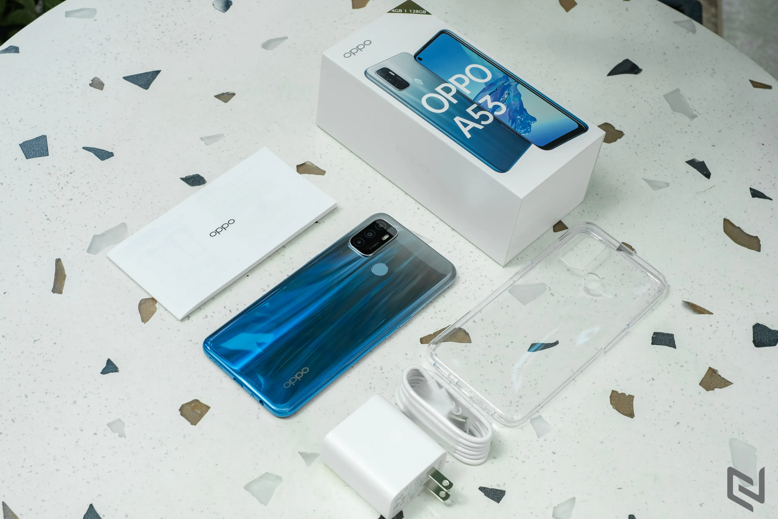 Mở hộp OPPO A53: Tân binh đáng gờm ở phân khúc tầm trung