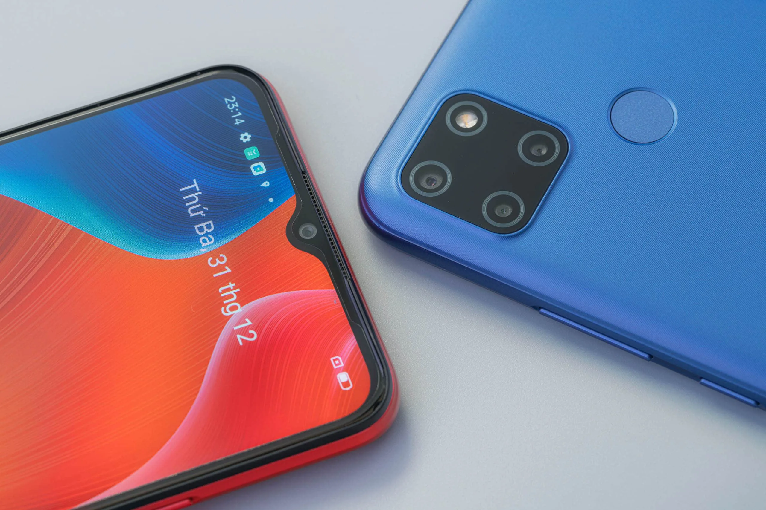 Realme ra mắt Realme C12 với pin khủng 6,000mAh, 3 camera, màn hình giọt sương cải tiến 6.5 inch