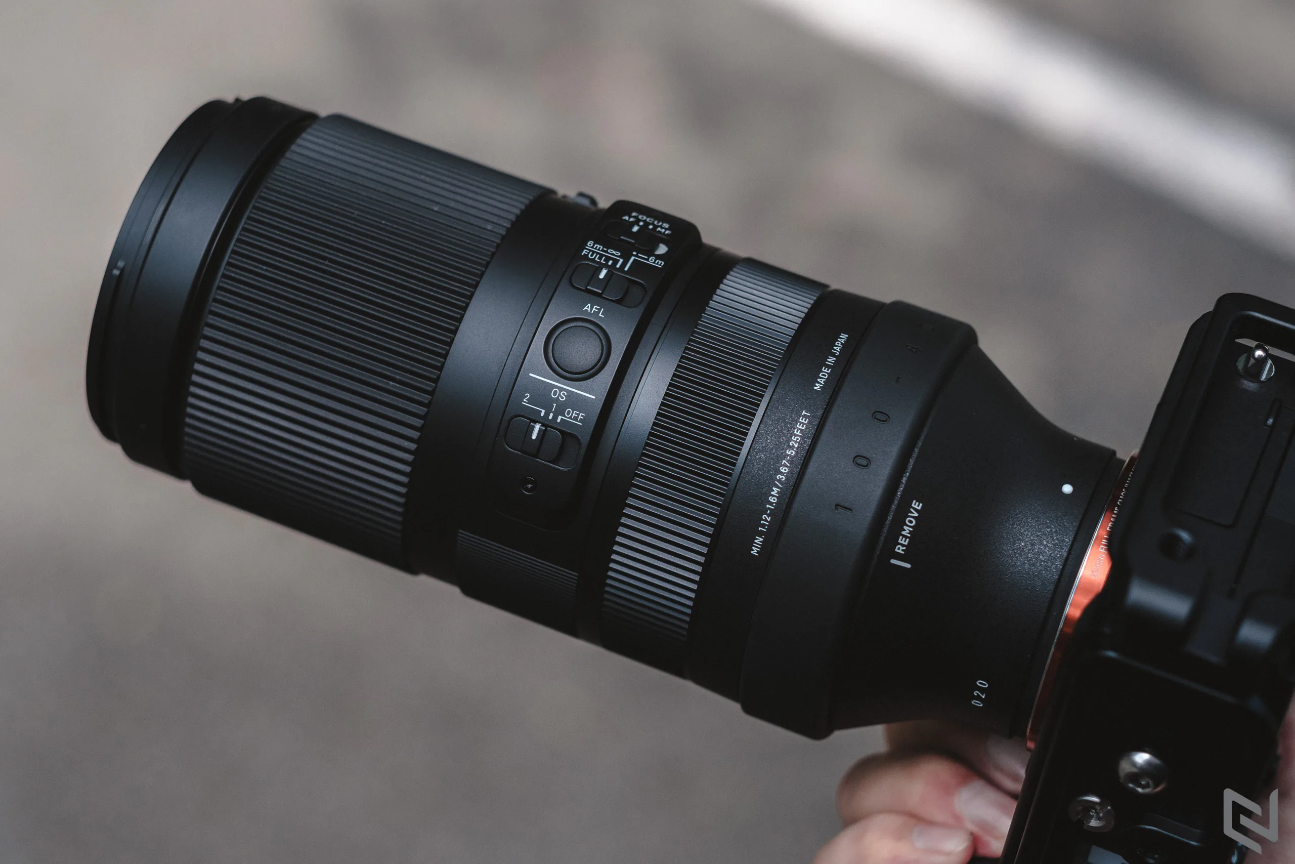 Trên tay ống kính Sigma 100-400mm F5-6.3 DG DN OS cho Sony, lựa chọn ống kính siêu zoom giá mềm