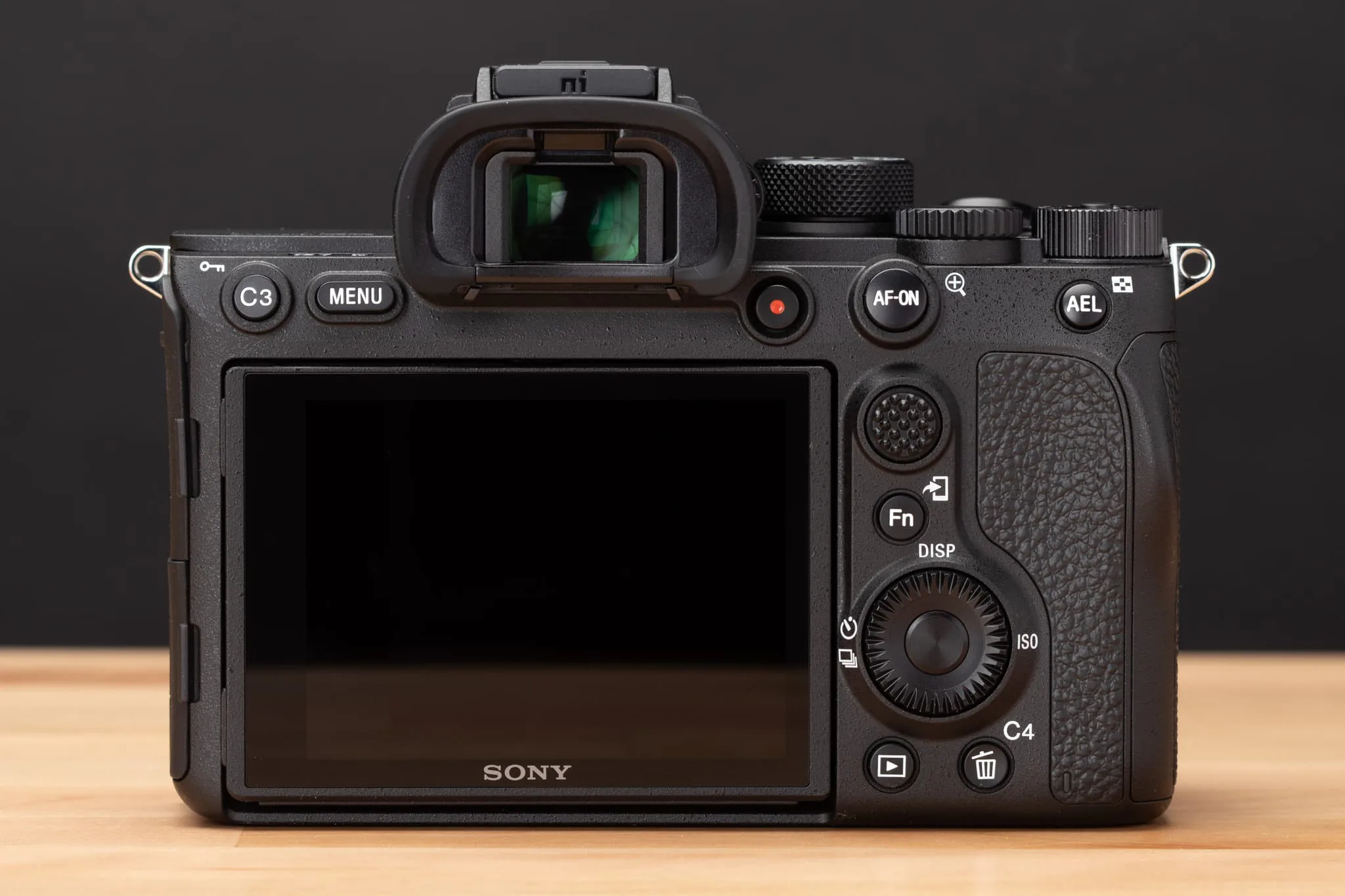 Sony a7R IV và Sony a6600 là bộ đôi máy ảnh tốt nhất cho chụp chân dung nghiệp dư lẫn chuyên gia