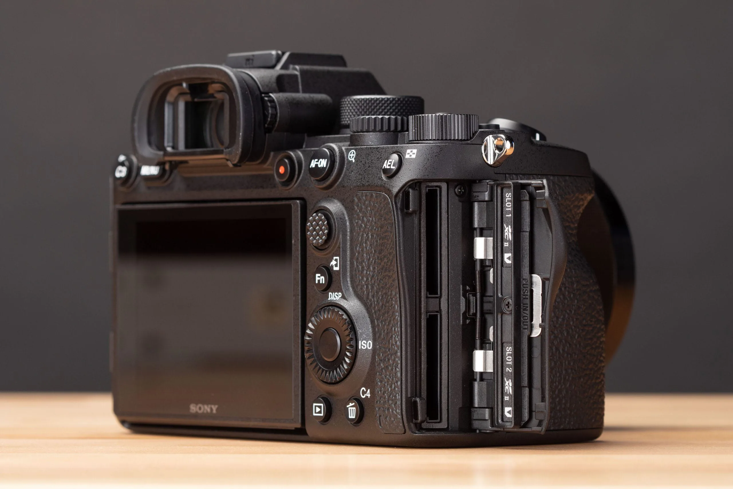 Sony a7R IV và Sony a6600 là bộ đôi máy ảnh tốt nhất cho chụp chân dung nghiệp dư lẫn chuyên gia