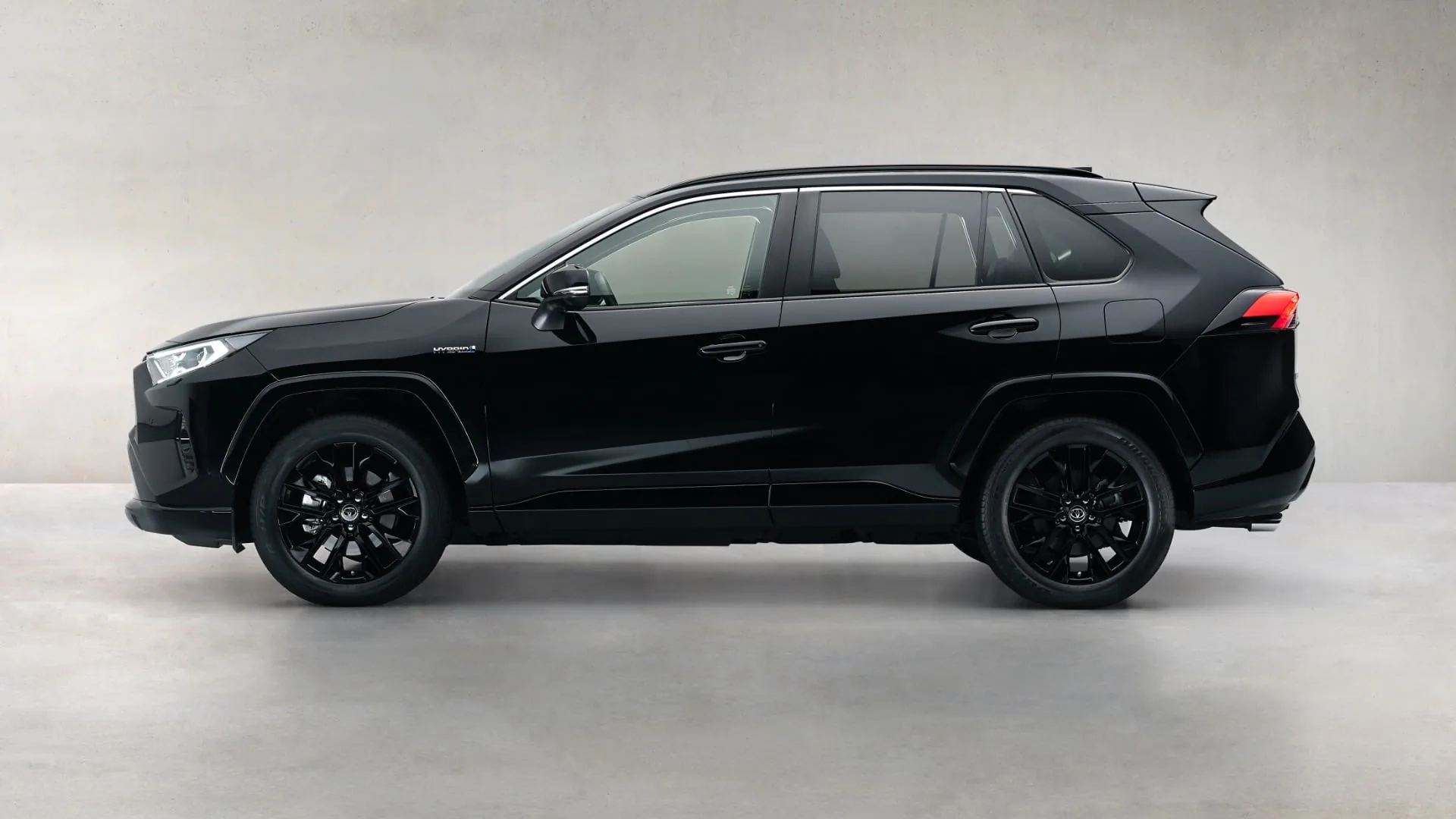 Toyota trình làng RAV4 phiên bản Black Edition đặc biệt tại Châu Âu