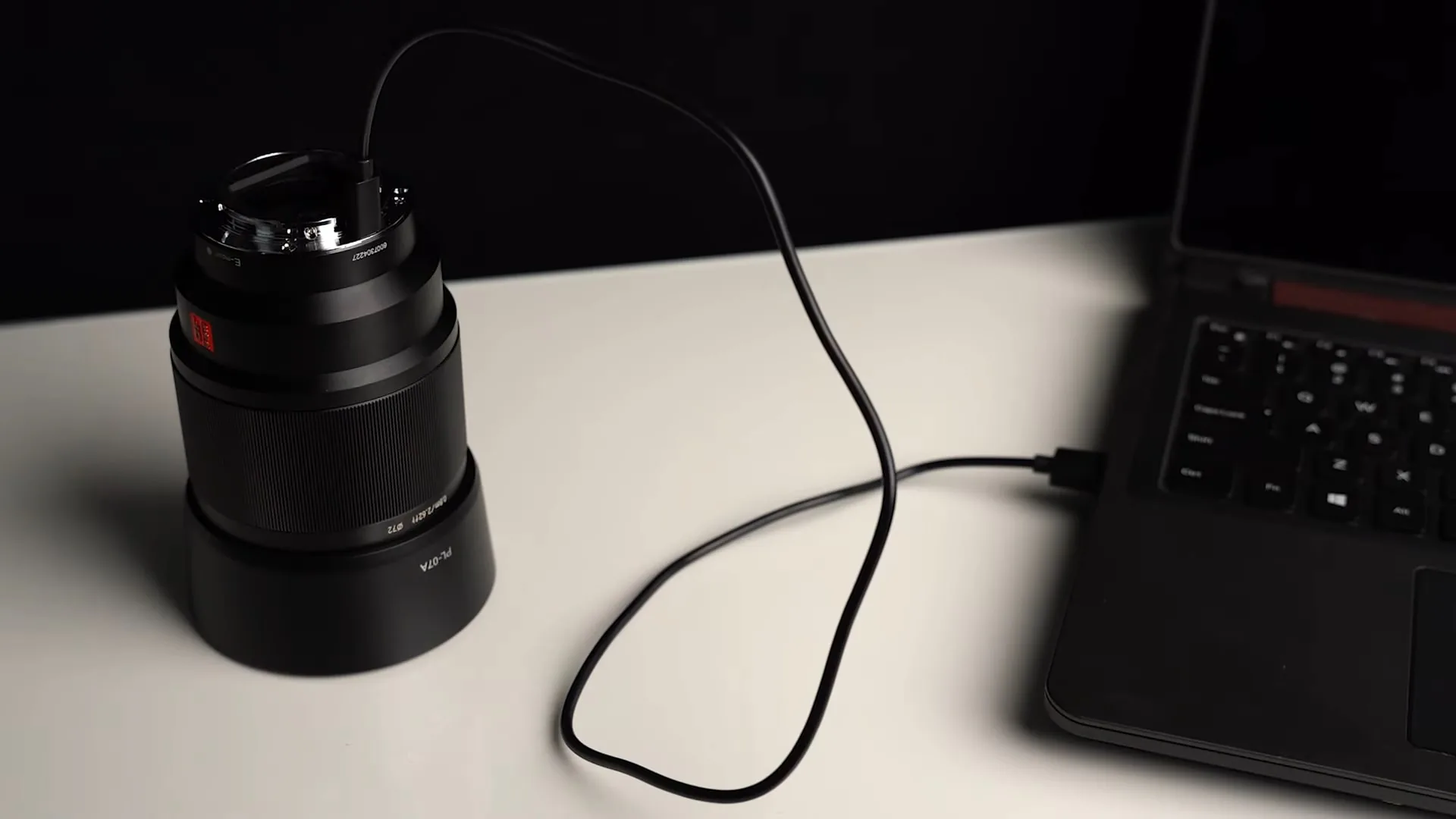 Ống kính Viltrox 85mm F1.8 nâng cấp thành F1.6 sau khi cập nhật firmware