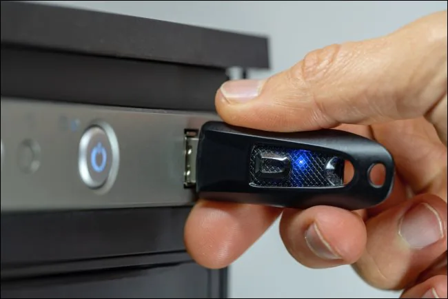 Cách để không cần phải thực hiện thao tác "Safely Remove" khi tháo USB ra trên Windows 10