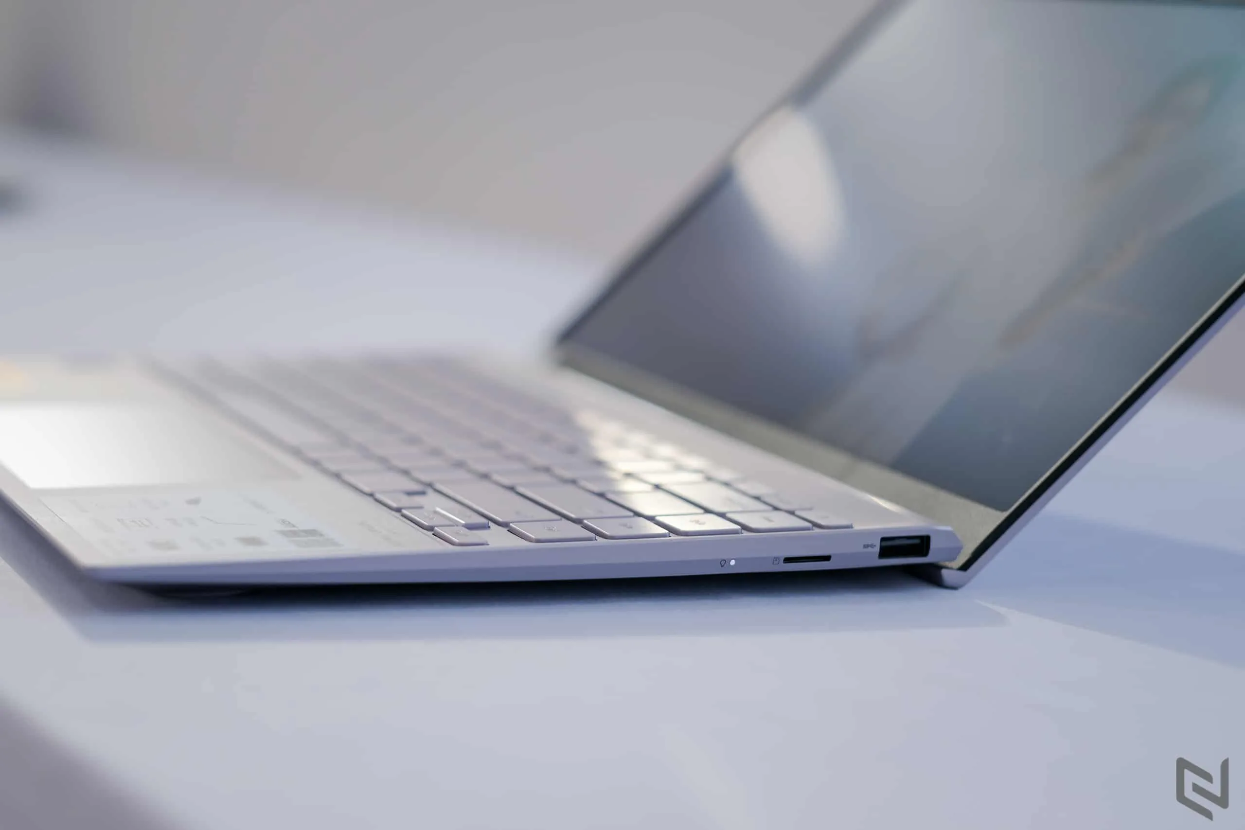ASUS giới thiệu ZenBook 14 UX425, laptop 14-inch mỏng nhất thế giới với đầy đủ cổng kết nối
