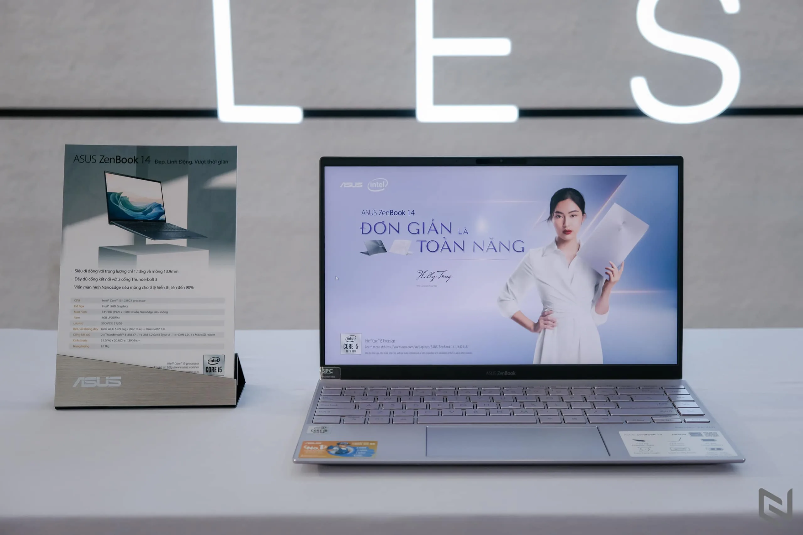 ASUS giới thiệu ZenBook 14 UX425, laptop 14-inch mỏng nhất thế giới với đầy đủ cổng kết nối