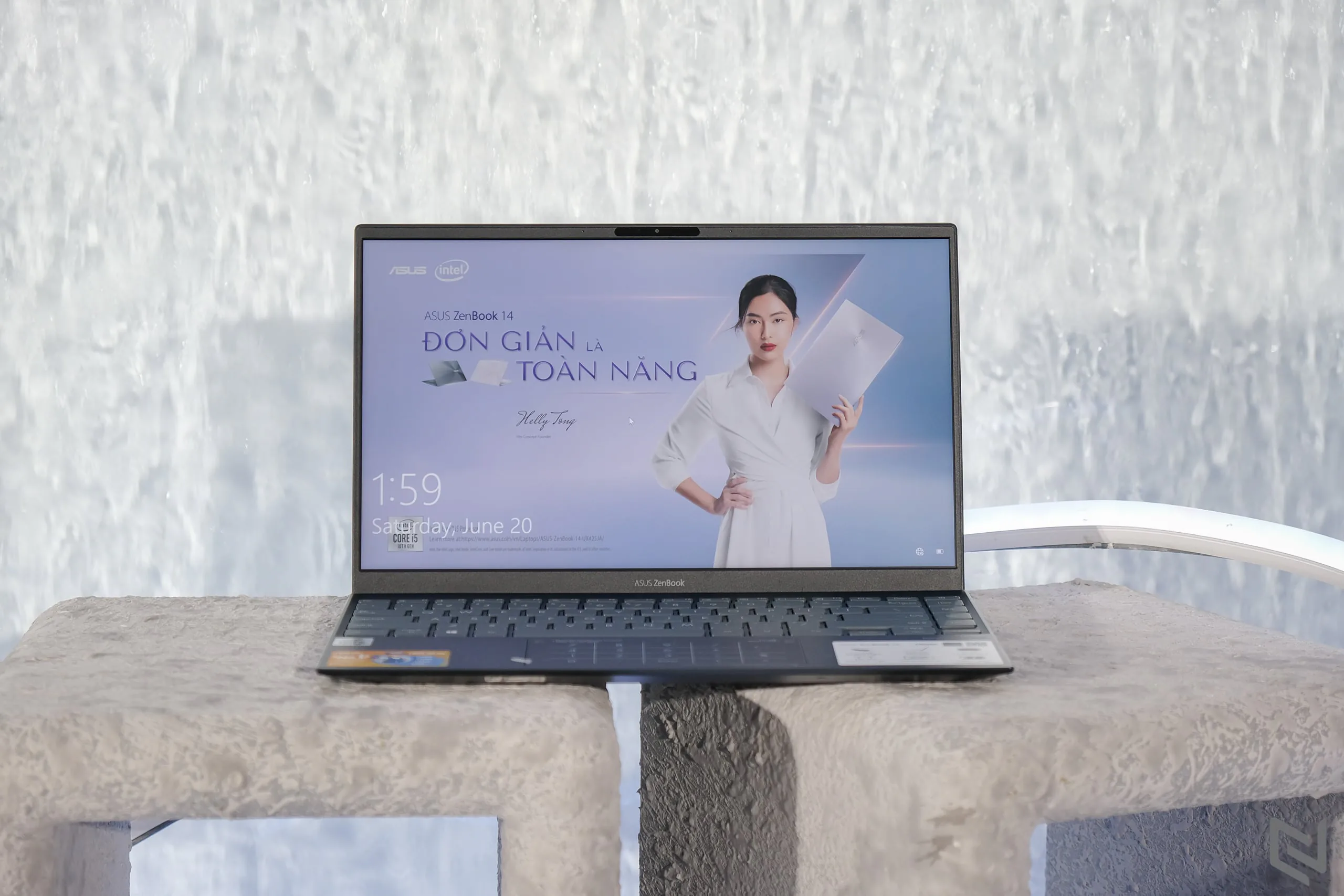 ASUS giới thiệu ZenBook 14 UX425, laptop 14-inch mỏng nhất thế giới với đầy đủ cổng kết nối