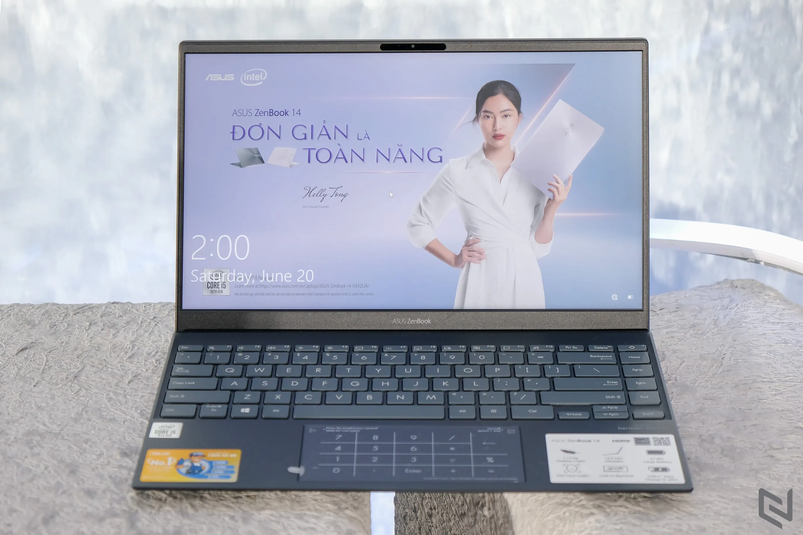 ASUS giới thiệu ZenBook 14 UX425, laptop 14-inch mỏng nhất thế giới với đầy đủ cổng kết nối