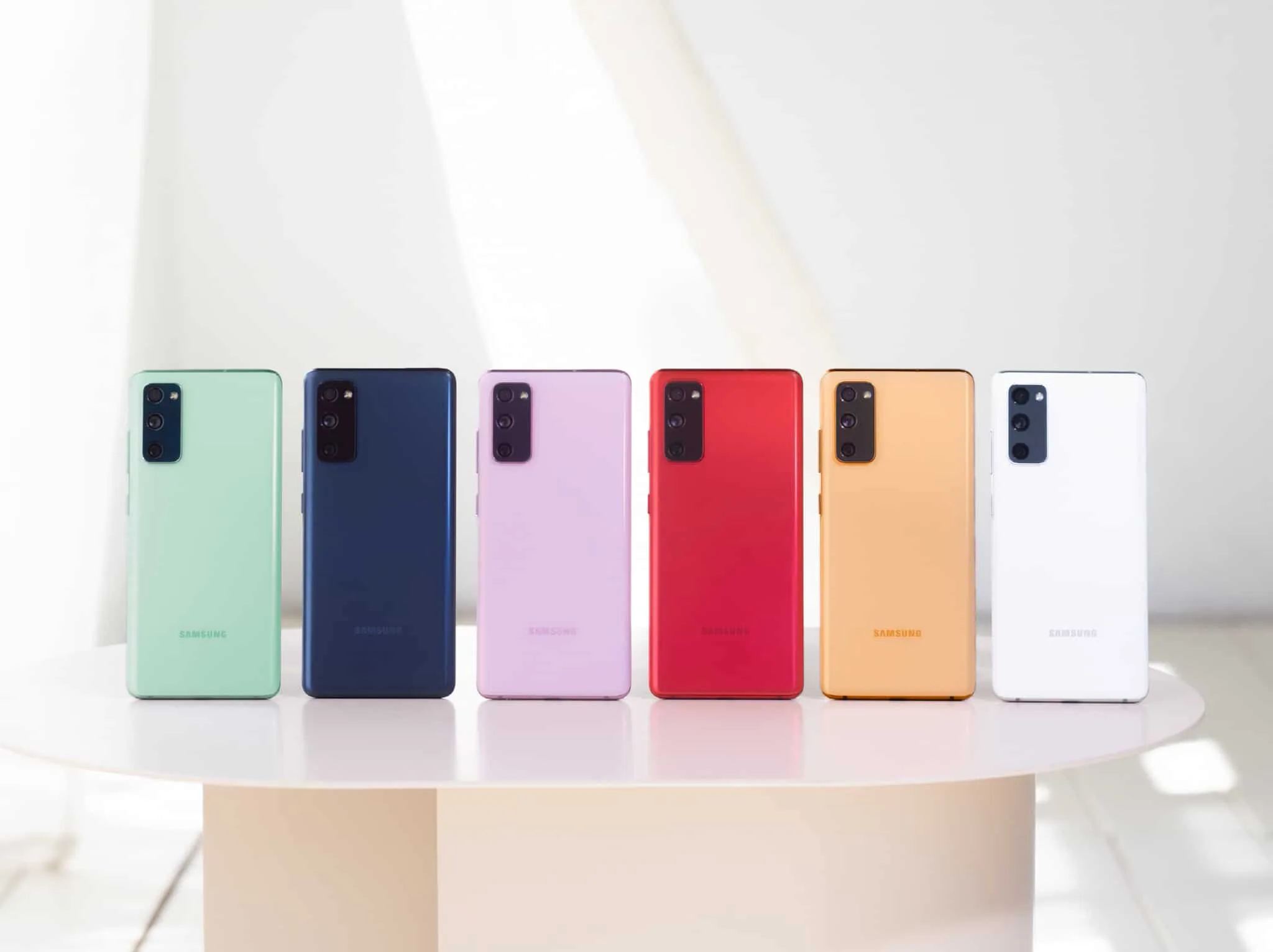 Samsung Galaxy S20 FE ra mắt, 6 màu sắc cá tính, giá 15,990,000 VND