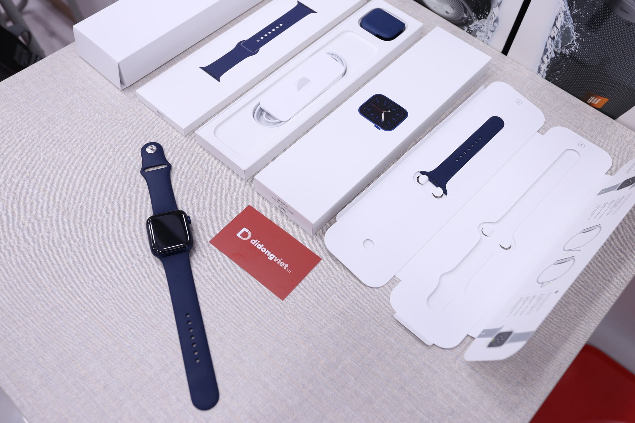 Trên tay Apple Watch Series 6 và Apple Watch SE tại Việt Nam, giá ban đầu từ 9.1 triệu