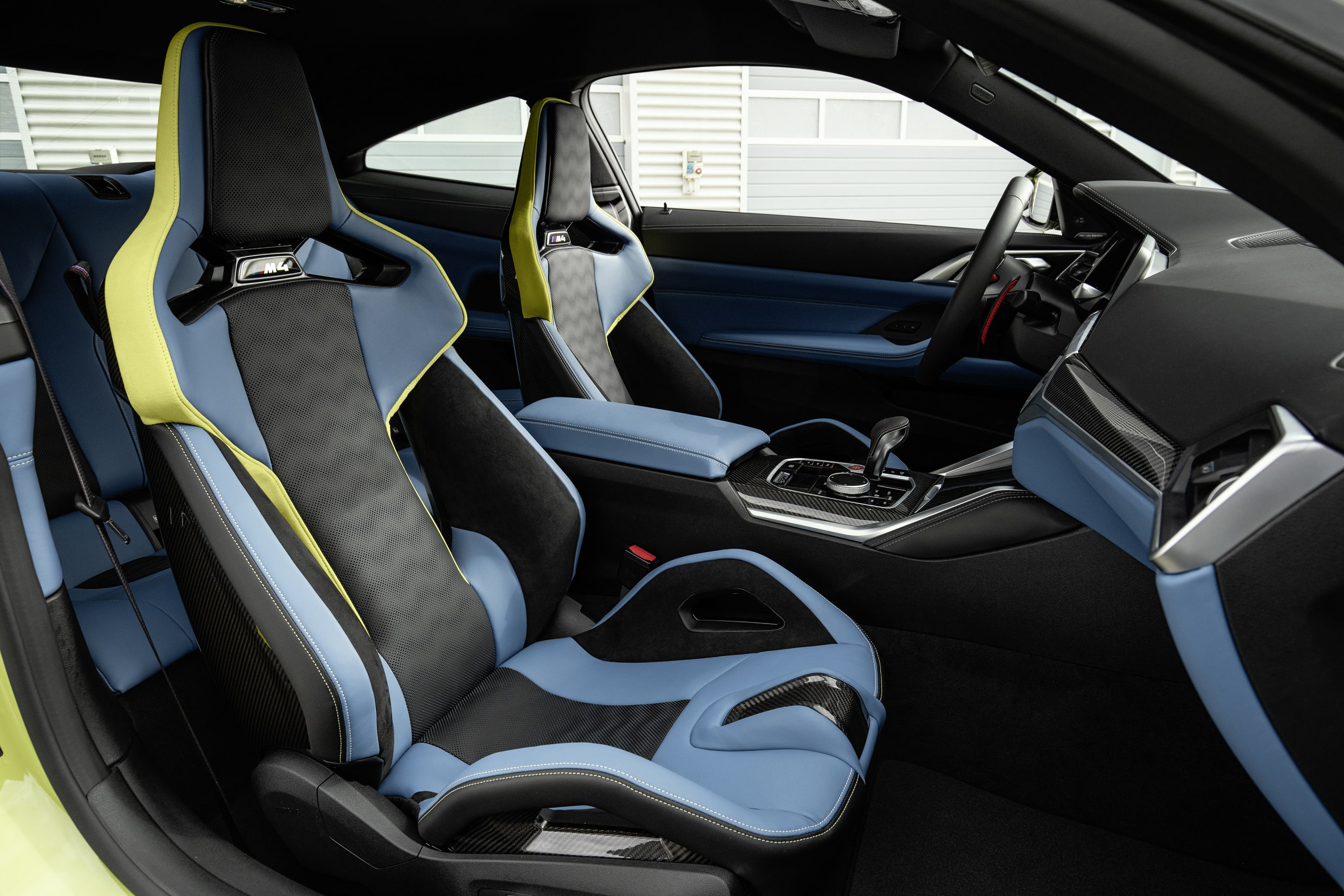 BMW M3 Sedan và BMW M4 Coupe 2021 ra mắt: Khối động cơ mạnh mẽ, hệ dẫn động AWD, giá từ 69,000 USD