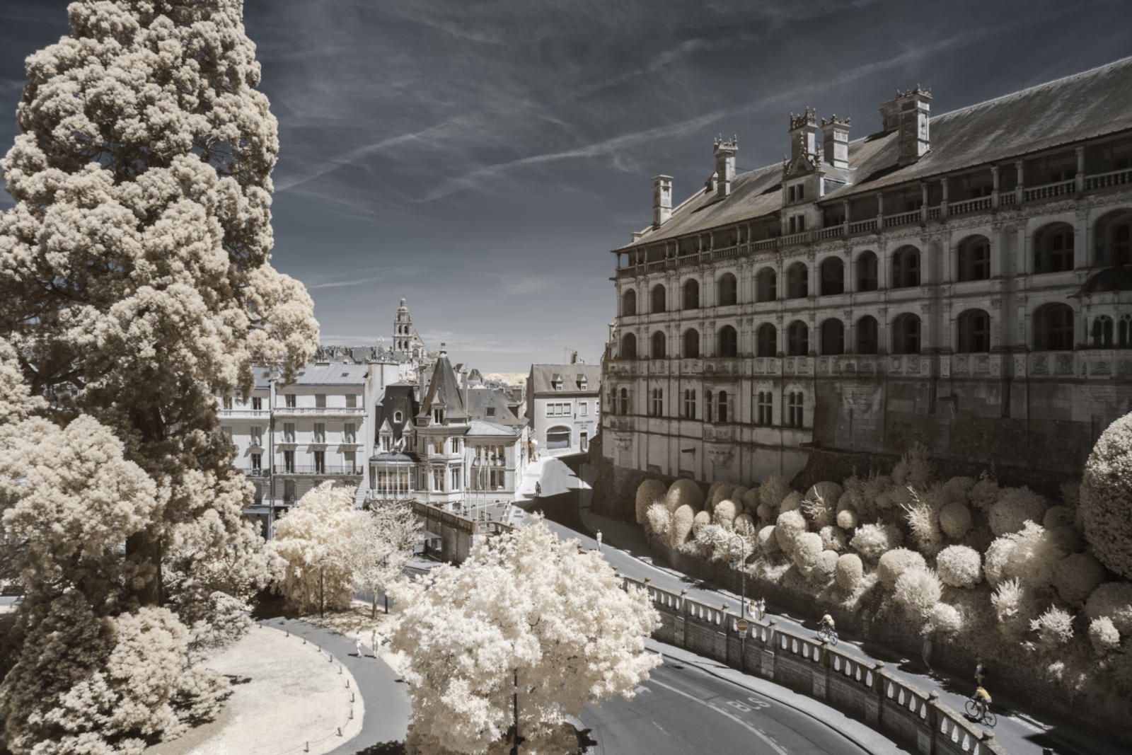 Ngắm nhìn bộ ảnh những cung điện thần tiên tại Loire Valley với kính lọc hồng ngoại