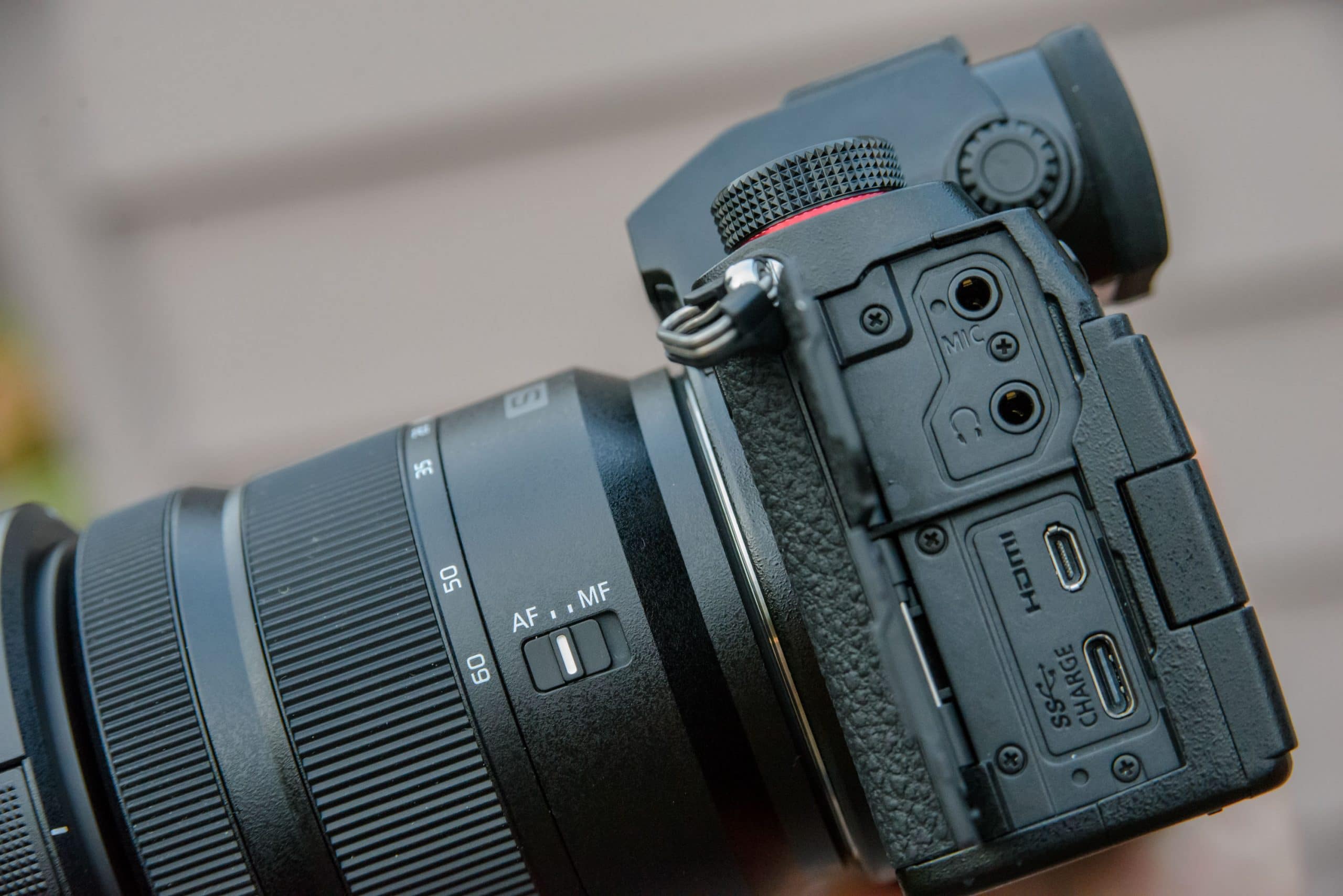 Panasonic ra mắt máy ảnh Lumix S5: Máy ảnh full frame gọn nhẹ cho cả chụp ảnh và quay video
