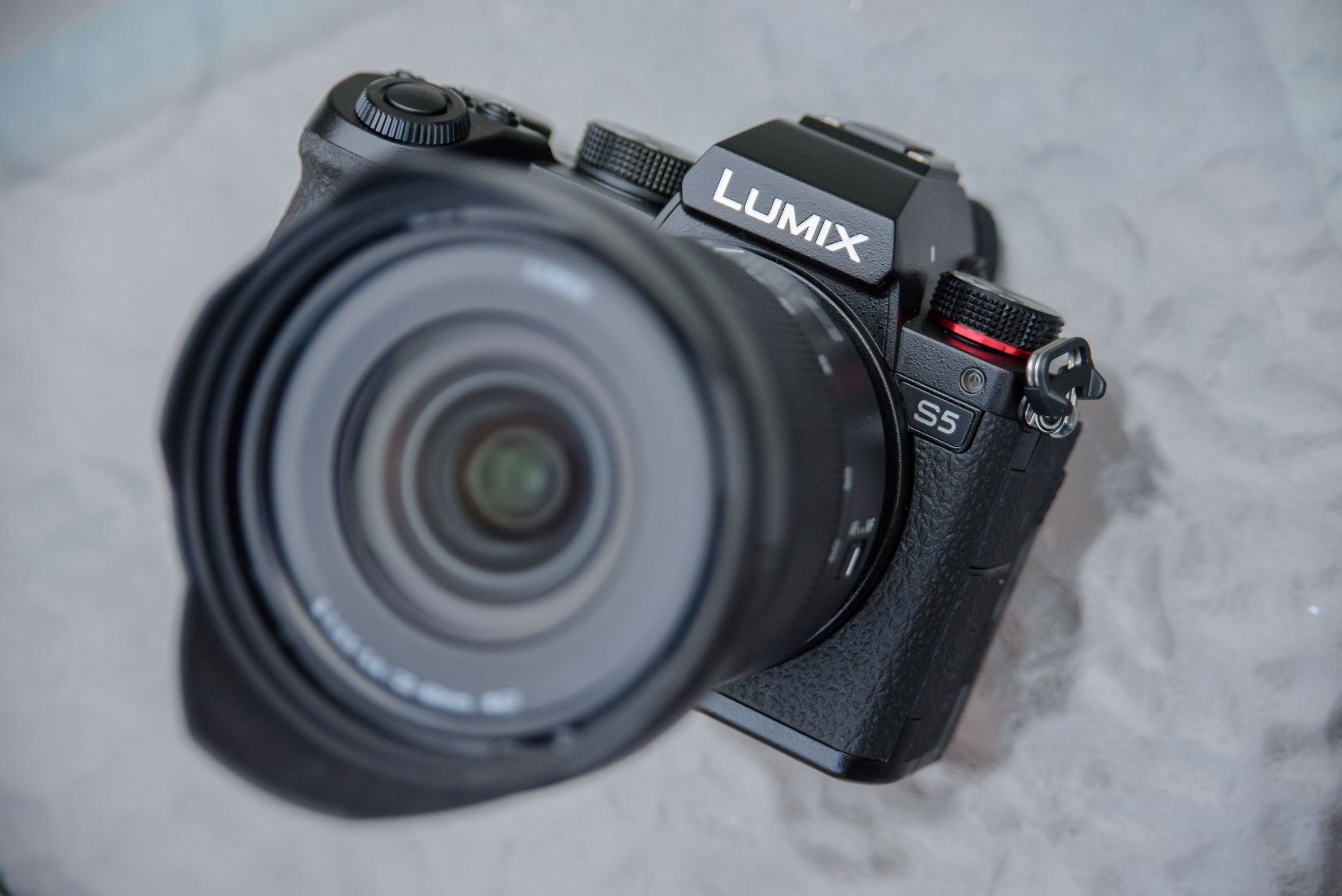 Panasonic ra mắt máy ảnh Lumix S5: Máy ảnh full frame gọn nhẹ cho cả chụp ảnh và quay video