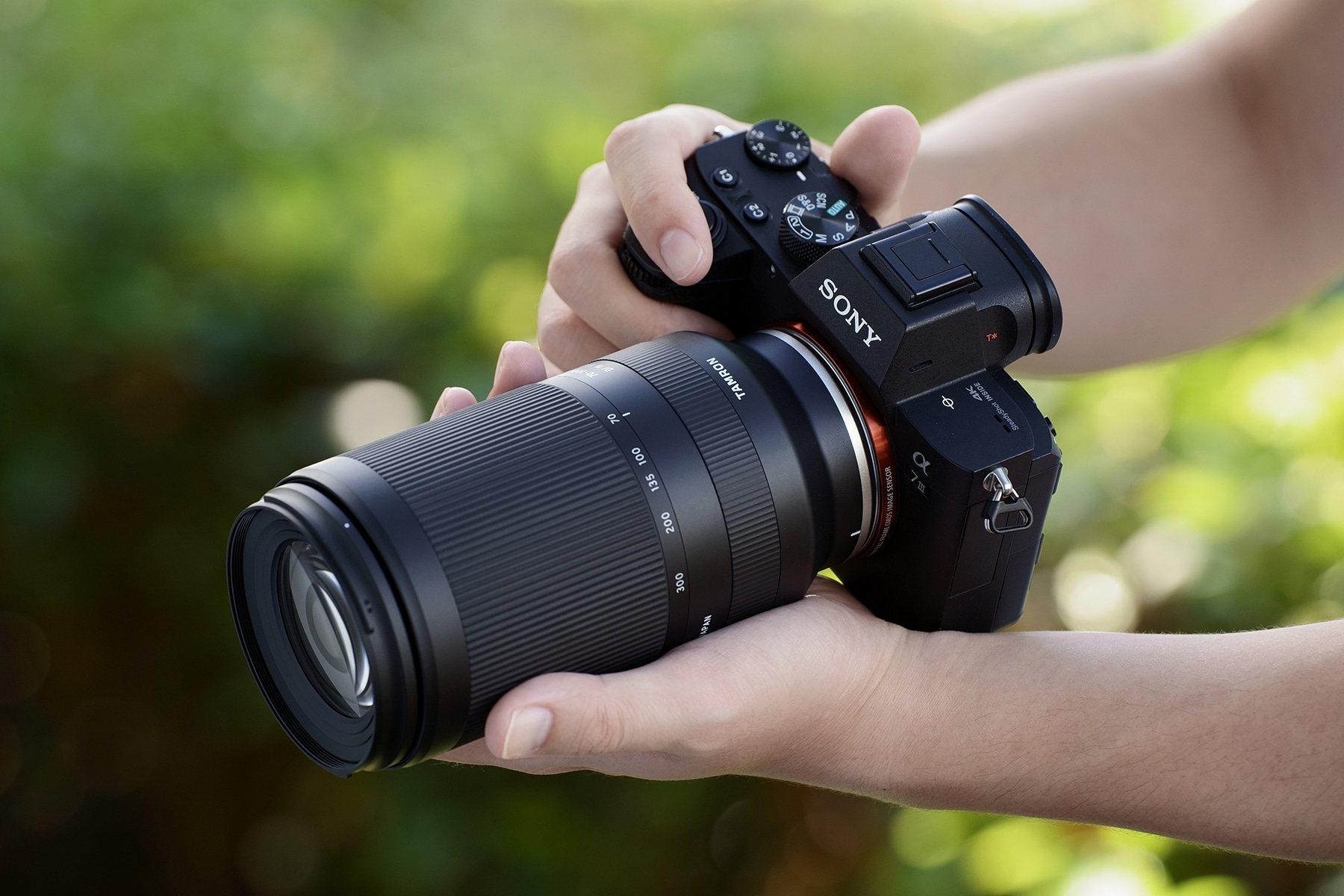 Tamron ra mắt ống kính tiêu cự 70-300mm F4.5-6.3 nhỏ gọn ngàm Sony E, giá chỉ 549 USD