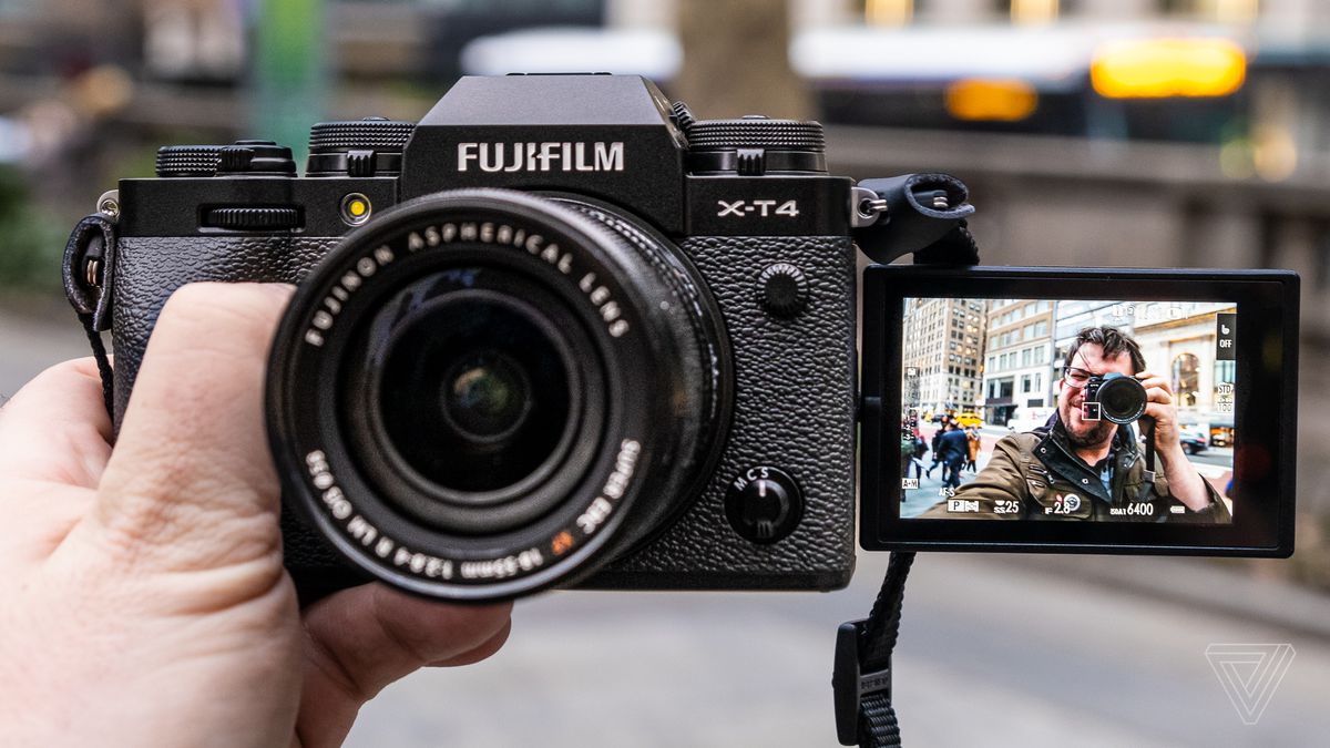Fujifilm X-S10 sẽ có màn hình xoay lật giống như X-T4