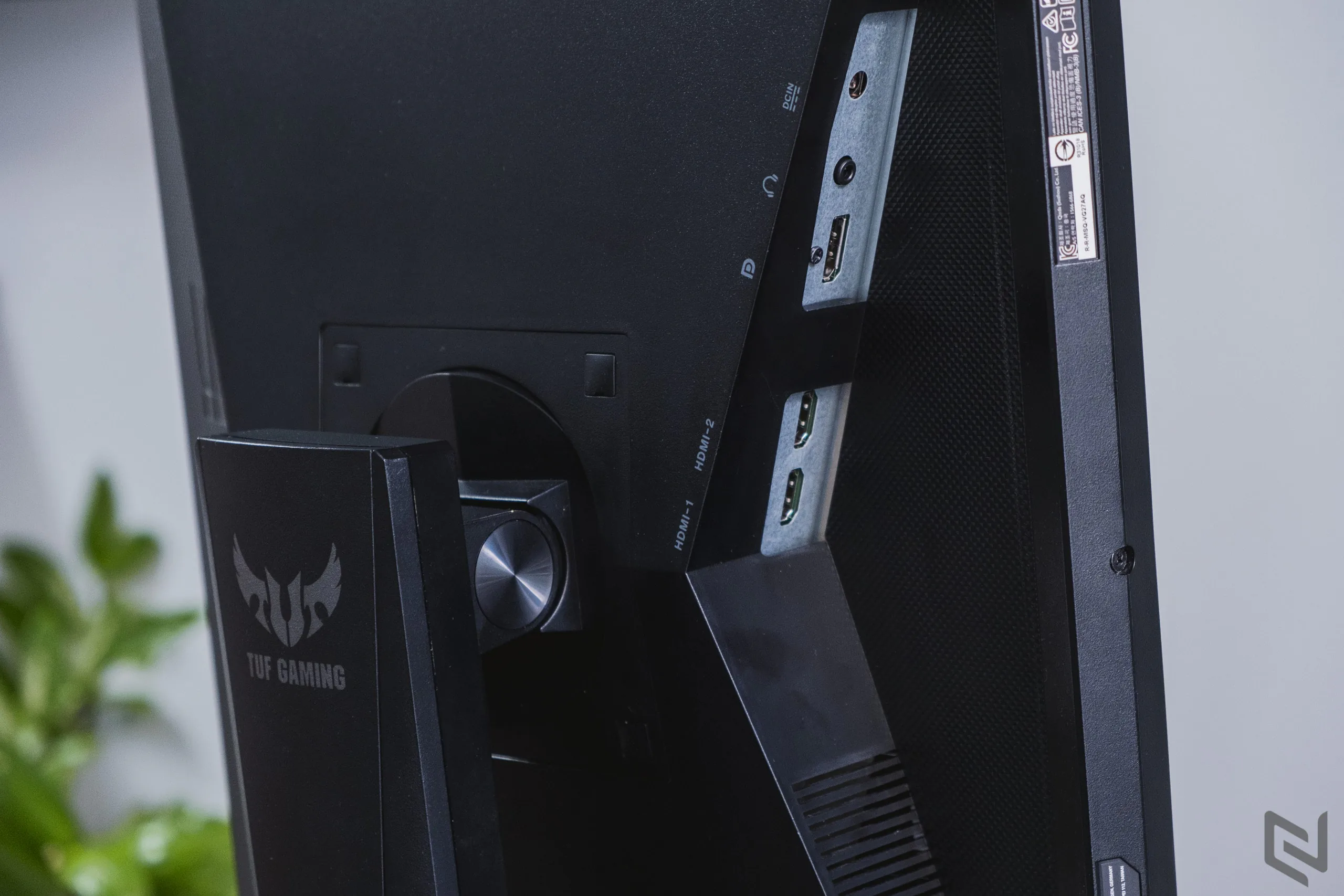 Trên tay màn hình ASUS TUF Gaming VG27AQ: Độ phân giải WQHD, tấm nền IPS, tần số 165Hz, món hời cho game thủ ở phân khúc tầm trung