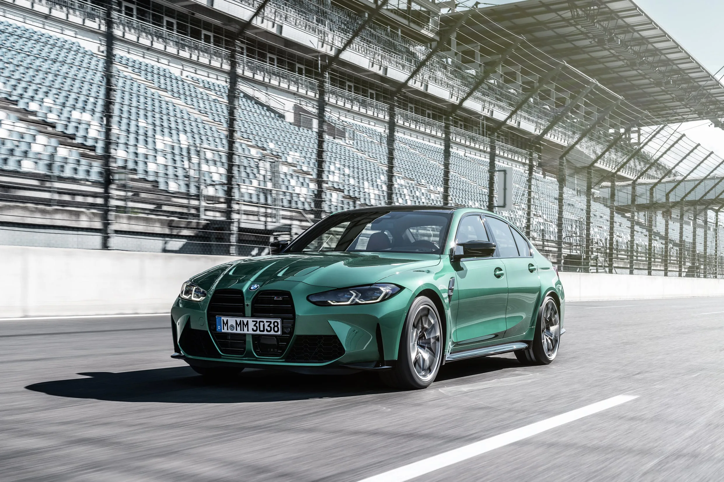 BMW M3 Sedan và BMW M4 Coupe 2021 ra mắt: Khối động cơ mạnh mẽ, hệ dẫn động AWD, giá từ 69,000 USD