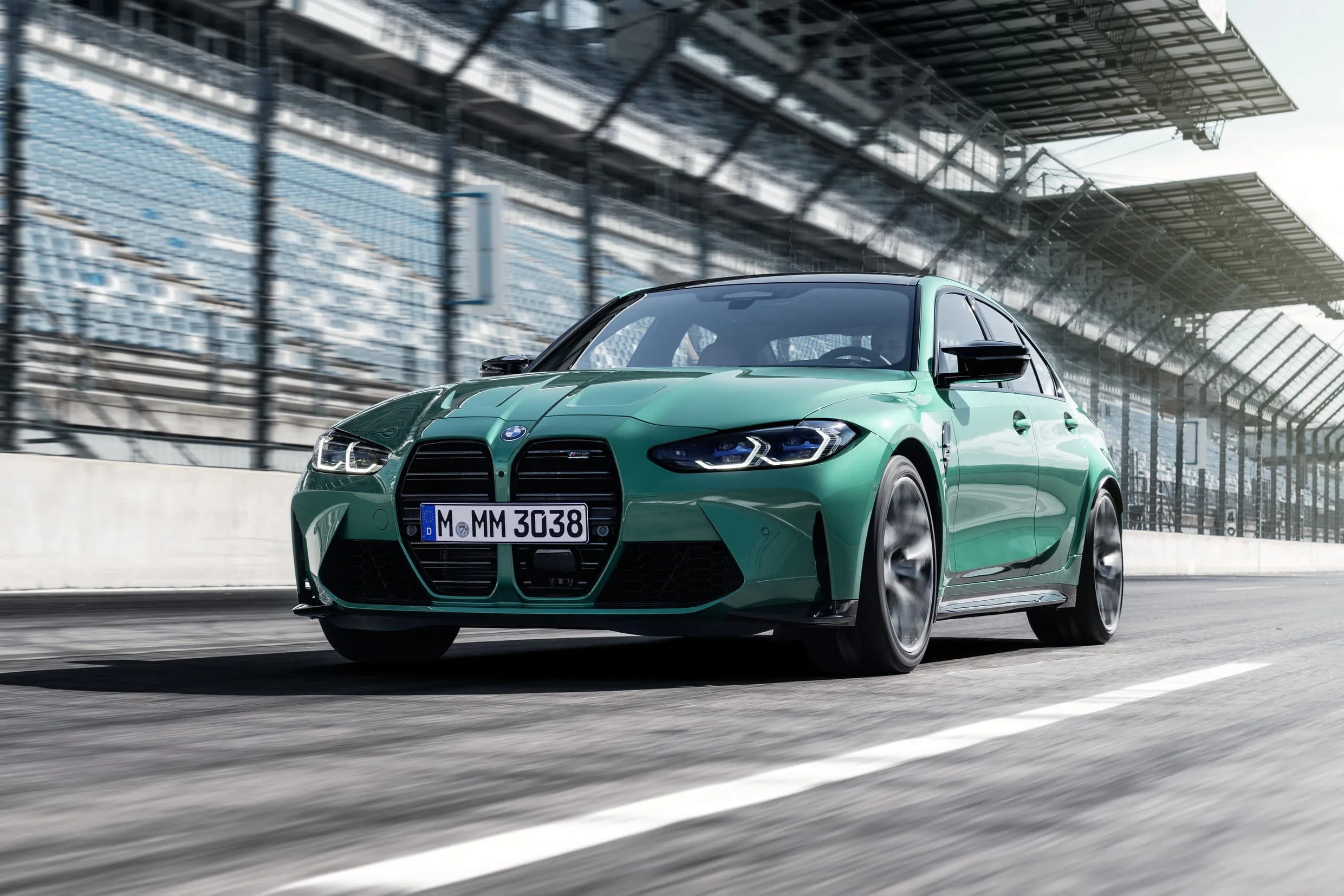 BMW M3 Sedan và BMW M4 Coupe 2021 ra mắt: Khối động cơ mạnh mẽ, hệ dẫn động AWD, giá từ 69,000 USD