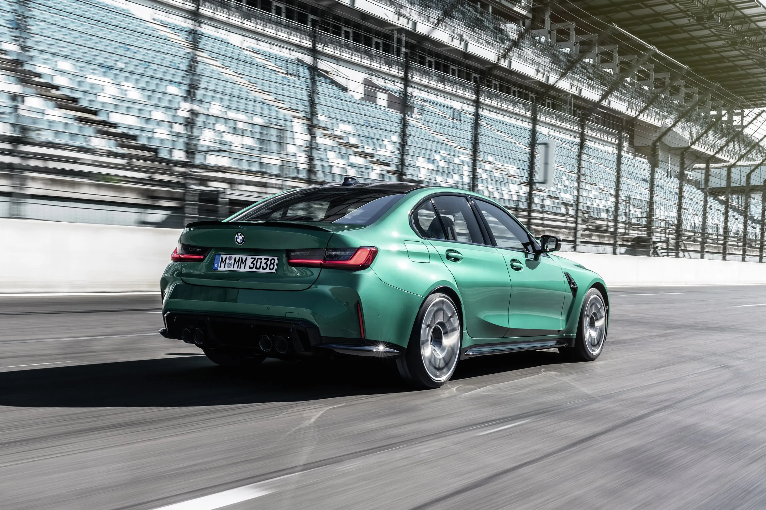 BMW M3 Sedan và BMW M4 Coupe 2021 ra mắt: Khối động cơ mạnh mẽ, hệ dẫn động AWD, giá từ 69,000 USD