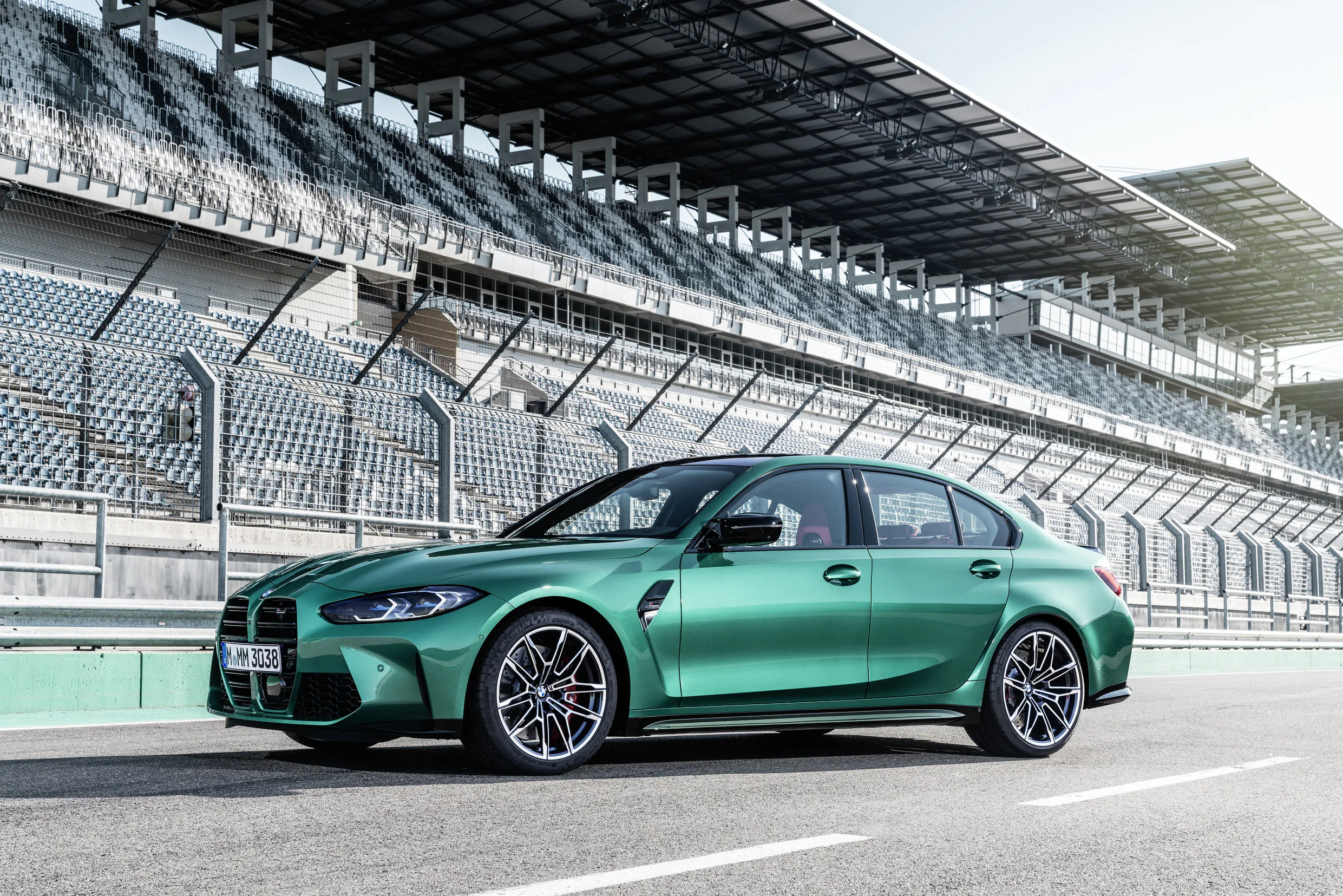 BMW M3 Sedan và BMW M4 Coupe 2021 ra mắt: Khối động cơ mạnh mẽ, hệ dẫn động AWD, giá từ 69,000 USD
