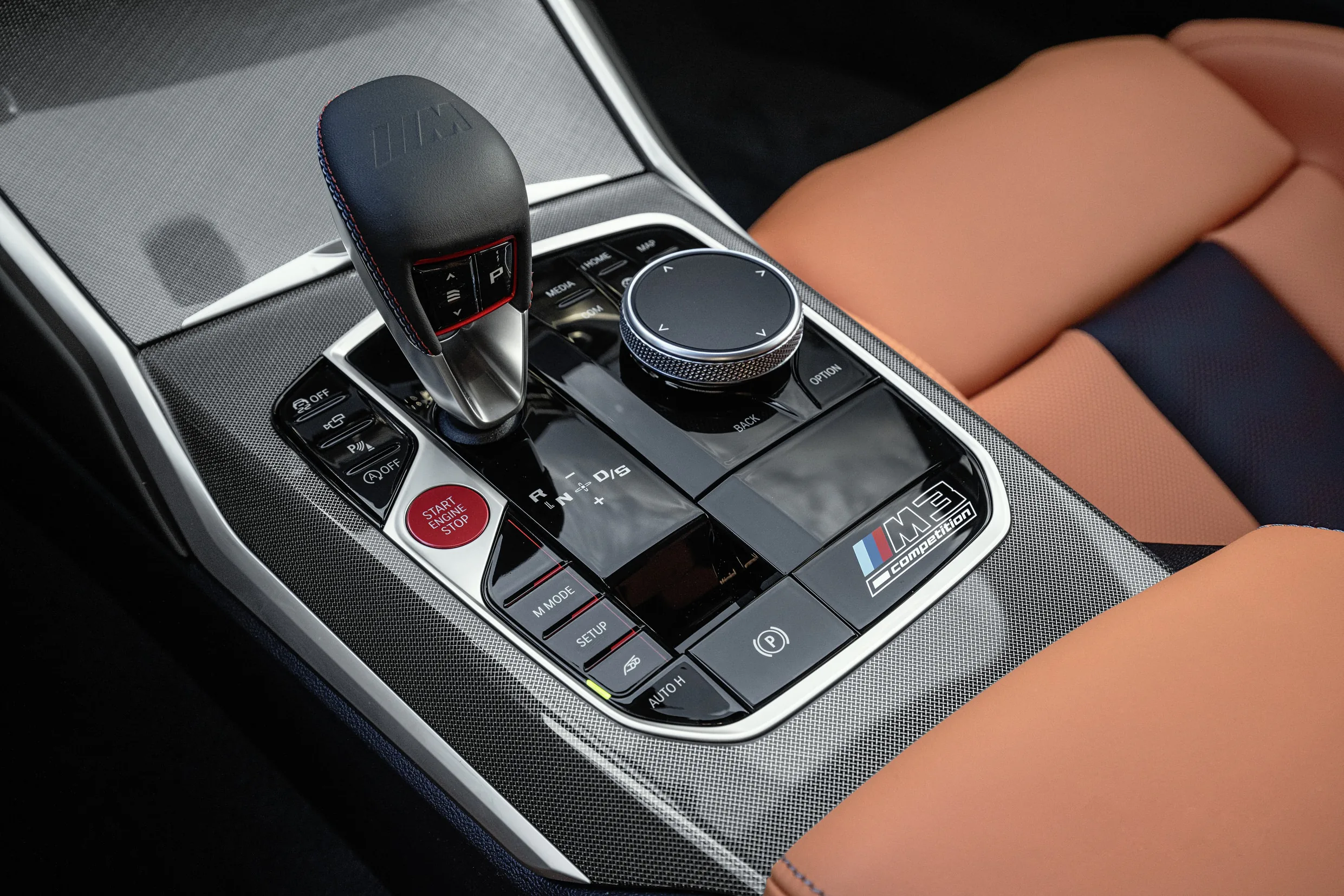 BMW M3 Sedan và BMW M4 Coupe 2021 ra mắt: Khối động cơ mạnh mẽ, hệ dẫn động AWD, giá từ 69,000 USD