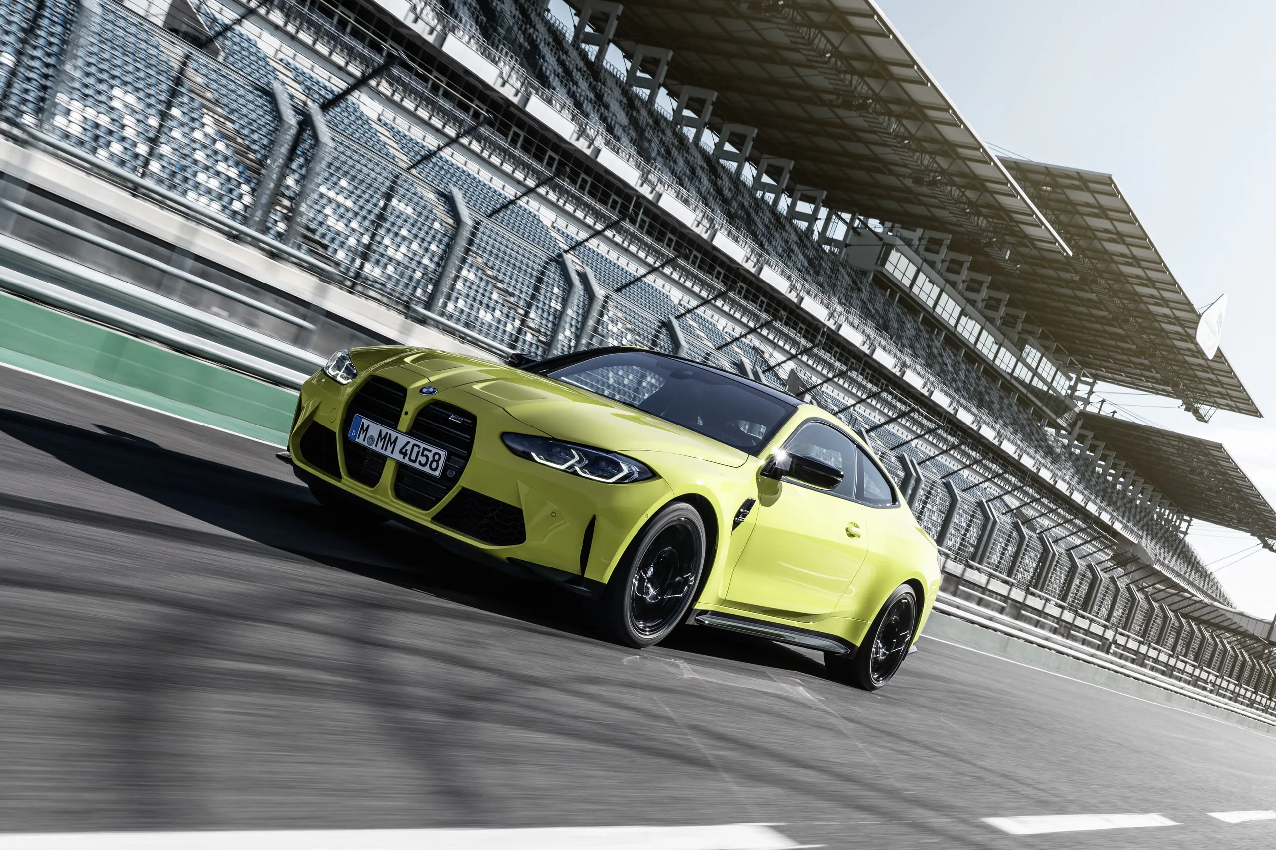BMW M3 Sedan và BMW M4 Coupe 2021 ra mắt: Khối động cơ mạnh mẽ, hệ dẫn động AWD, giá từ 69,000 USD