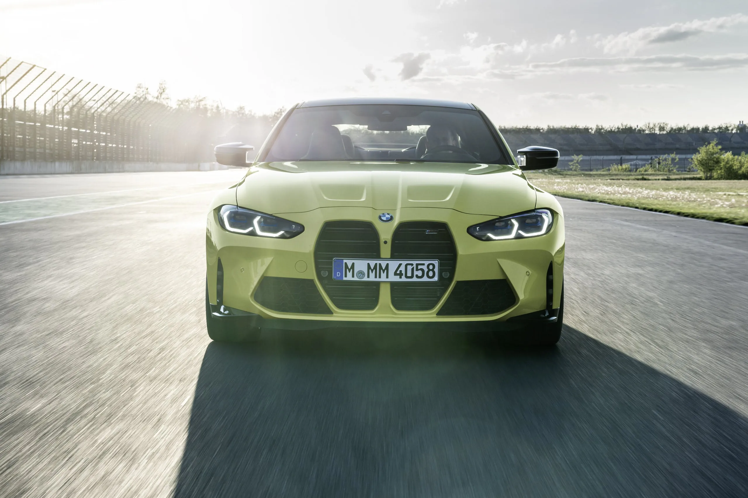 BMW M3 Sedan và BMW M4 Coupe 2021 ra mắt: Khối động cơ mạnh mẽ, hệ dẫn động AWD, giá từ 69,000 USD