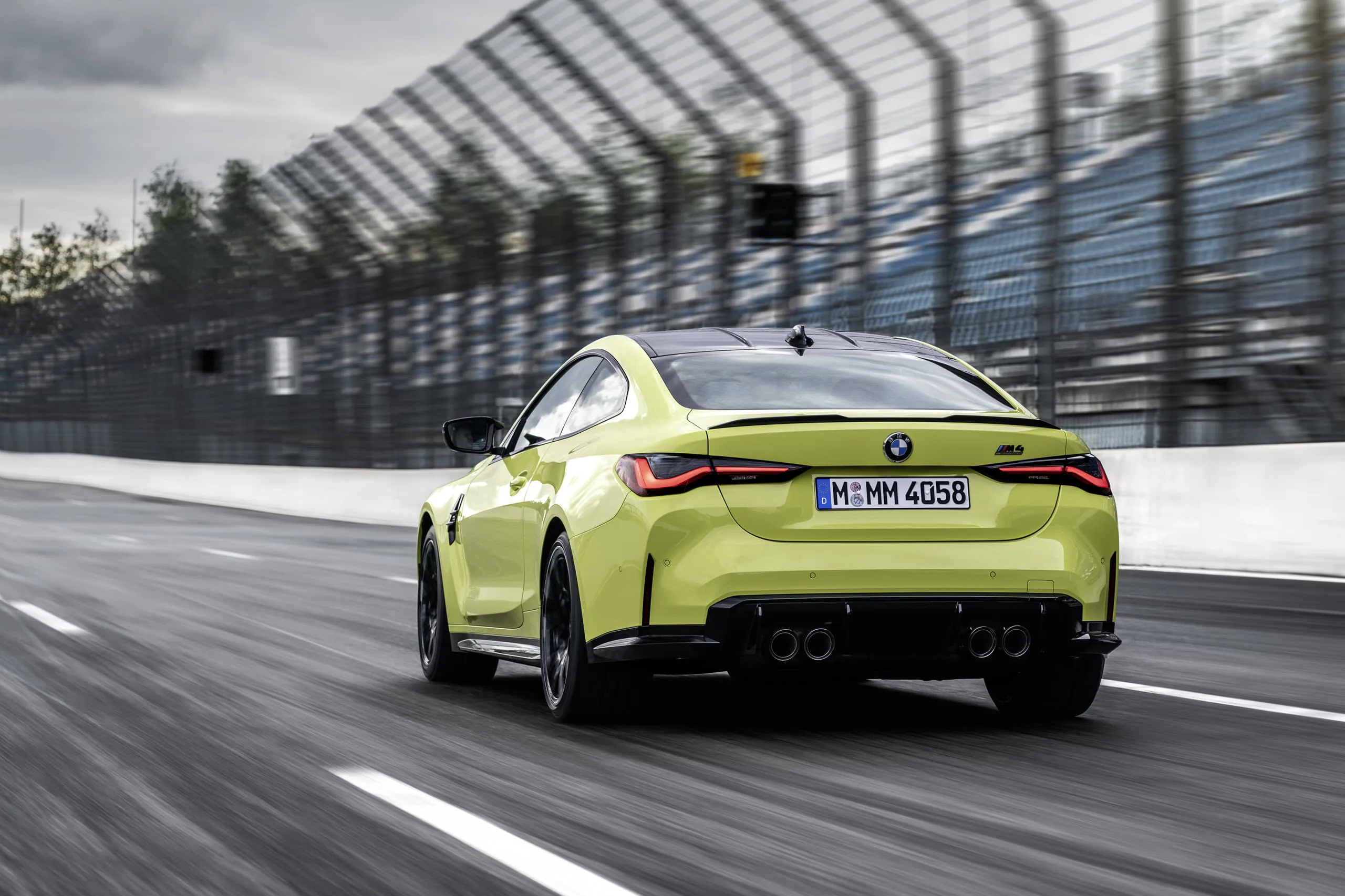 BMW M3 Sedan và BMW M4 Coupe 2021 ra mắt: Khối động cơ mạnh mẽ, hệ dẫn động AWD, giá từ 69,000 USD