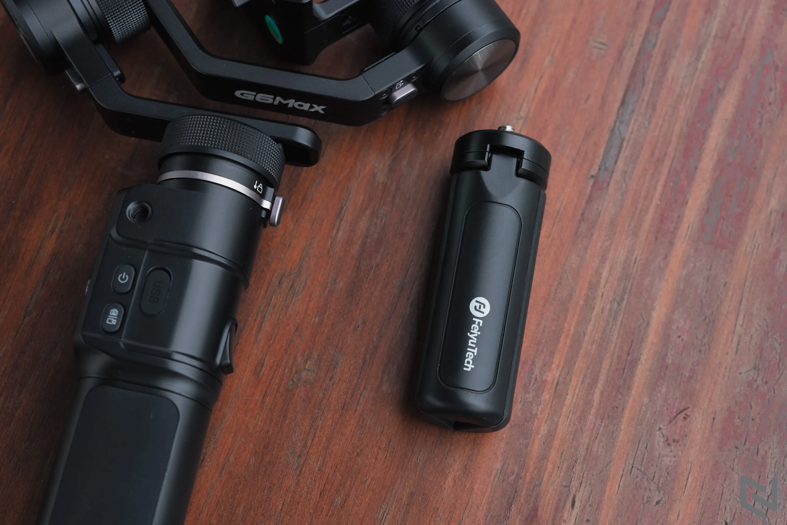 Trên tay gimbal FeiyuTech G6 Max: Nhỏ gọn và đa năng dùng được cho máy ảnh và điện thoại