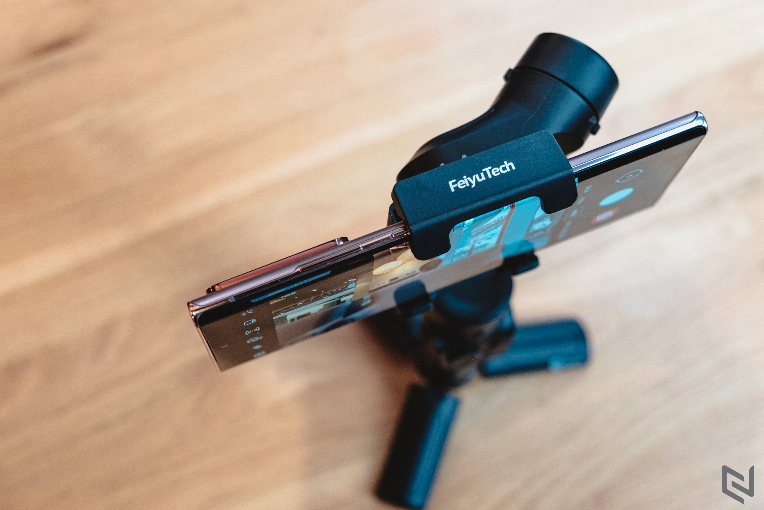 Trên tay gimbal điện thoại FeiyuTech VLOG Pocket 2: Kích thước nhỏ, chống rung ba trục, pin cực trâu