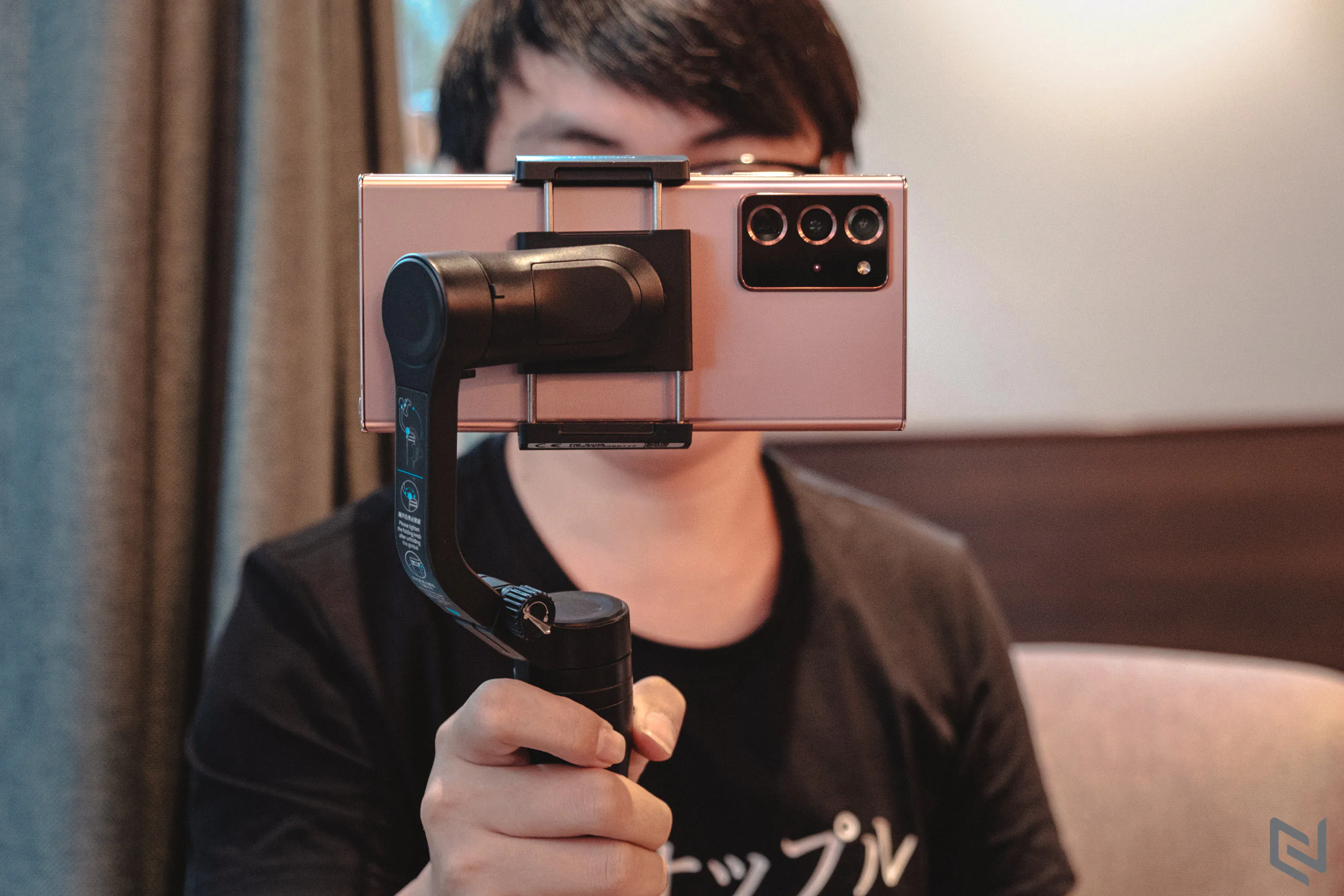 Trên tay gimbal điện thoại FeiyuTech VLOG Pocket 2: Kích thước nhỏ, chống rung ba trục, pin cực trâu