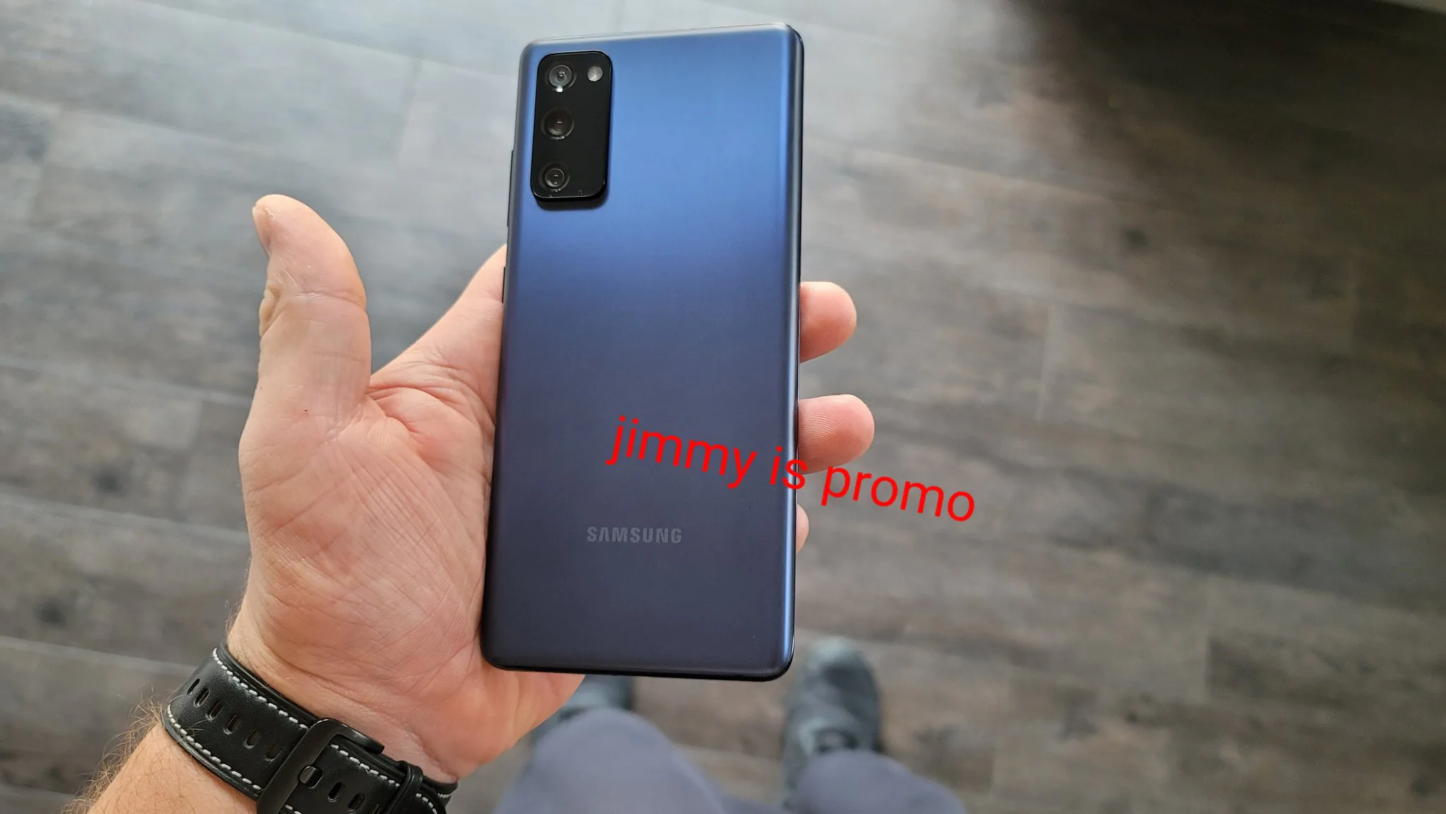 Xuất hiện ảnh trên tay Galaxy S20 FE cùng với thông số và màu xanh Cloud Navy mới