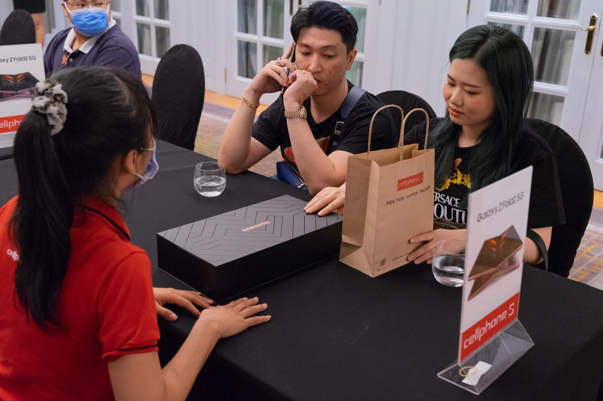 Galaxy Z Fold 2 mở bán tại CellphoneS, lập kỉ lục smartphone màn hình gập bán chạy nhất