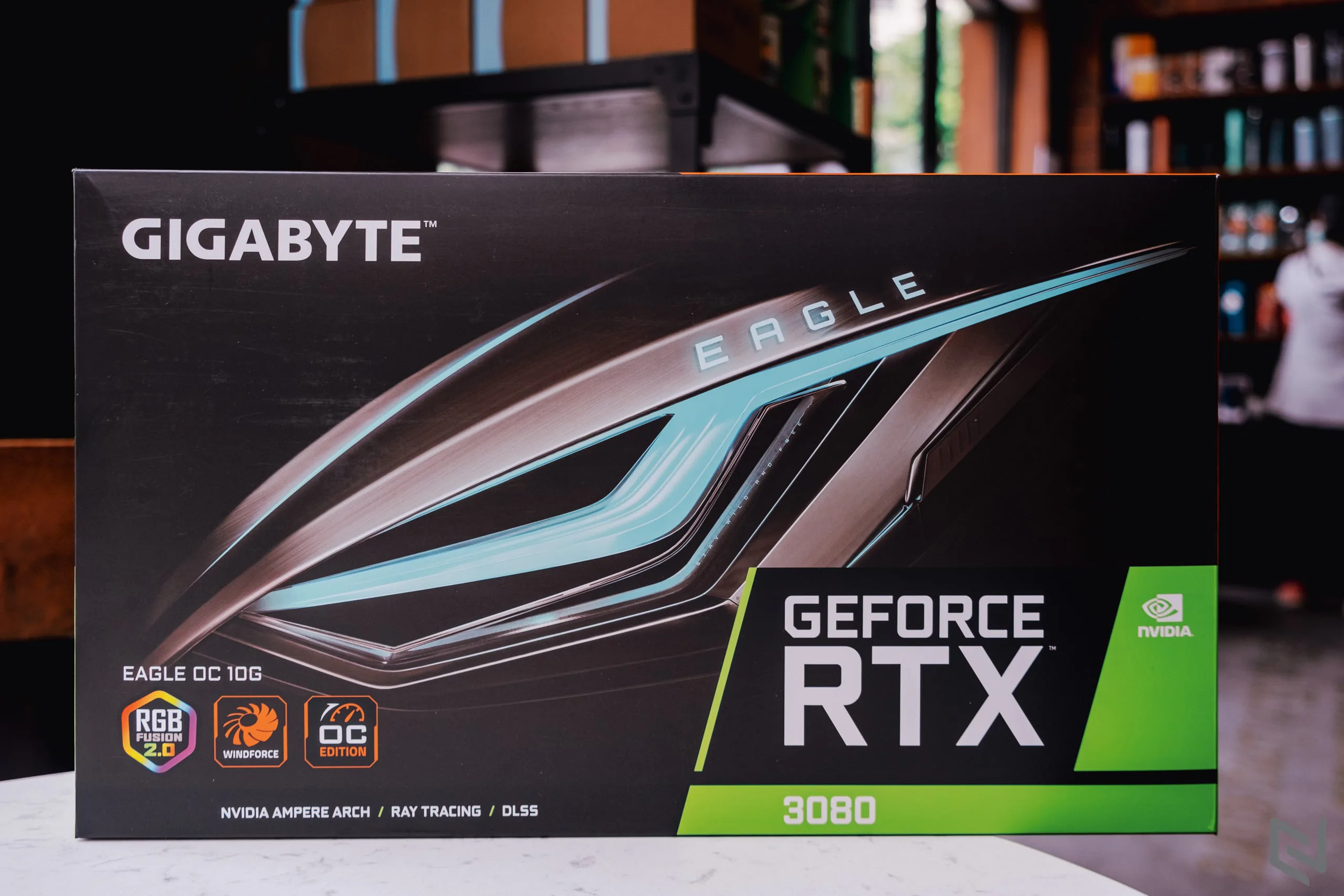 Trên tay card đồ hoạ GIGABYTE Geforce RTX 3080 EAGLE OC 10G mới: Hệ thống tản nhiệt mới mát hơn, mạnh mẽ hơn so với thế hệ trước và đẹp hơn rất nhiều