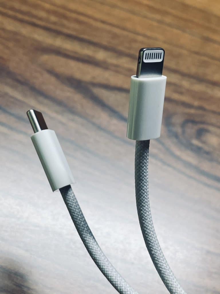 Xuất hiện ảnh rò rỉ về dây cáp bện USB-C to Lighting cho iPhone 12